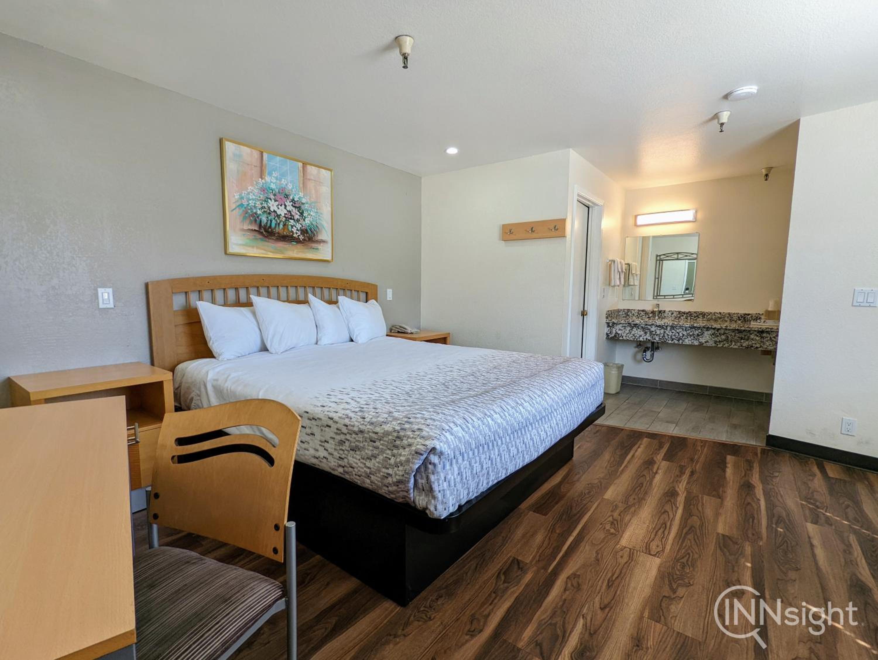 Deluxe King Room photo 2
