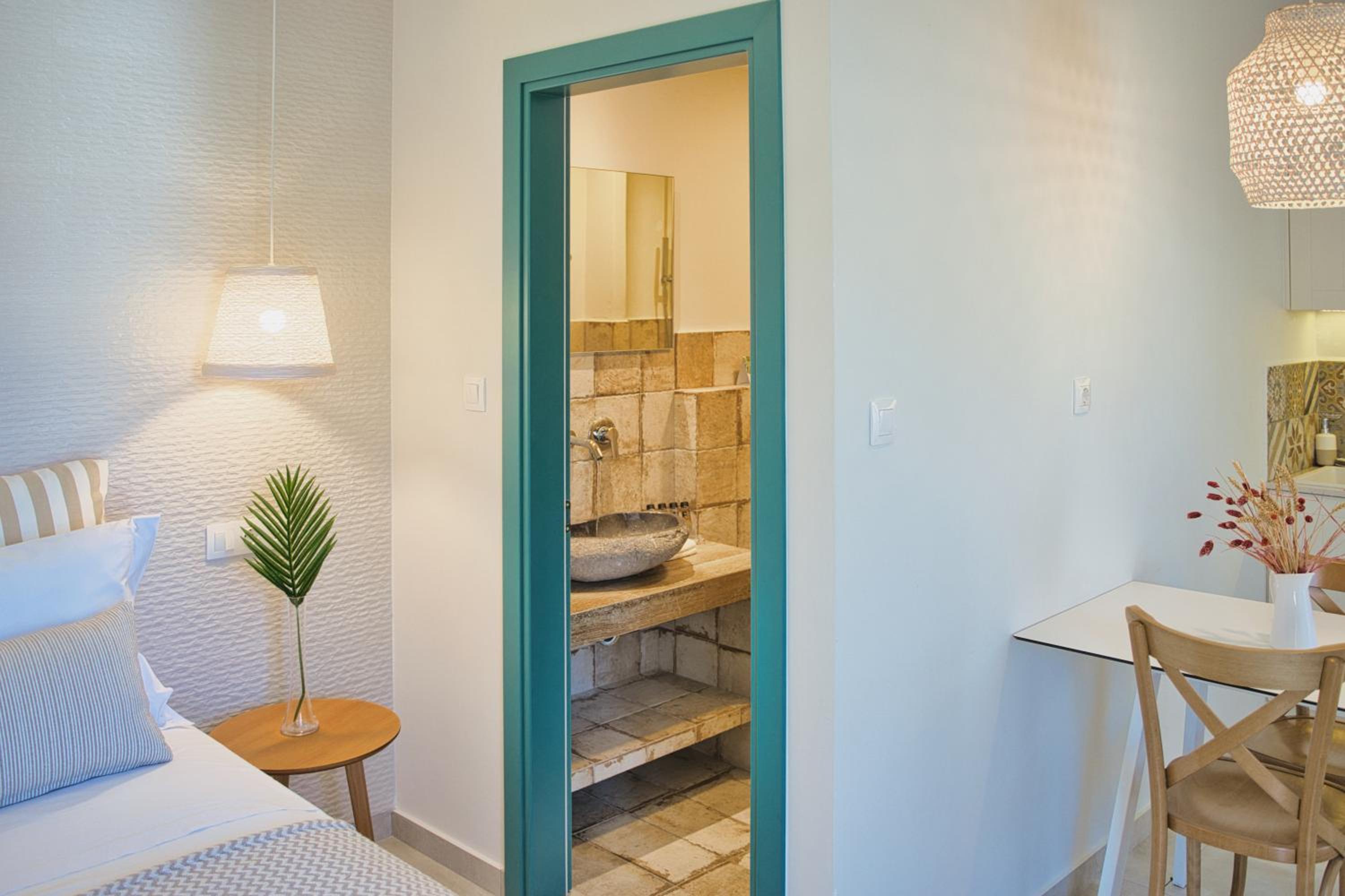 Junior Suite with Balcony - Photo 13