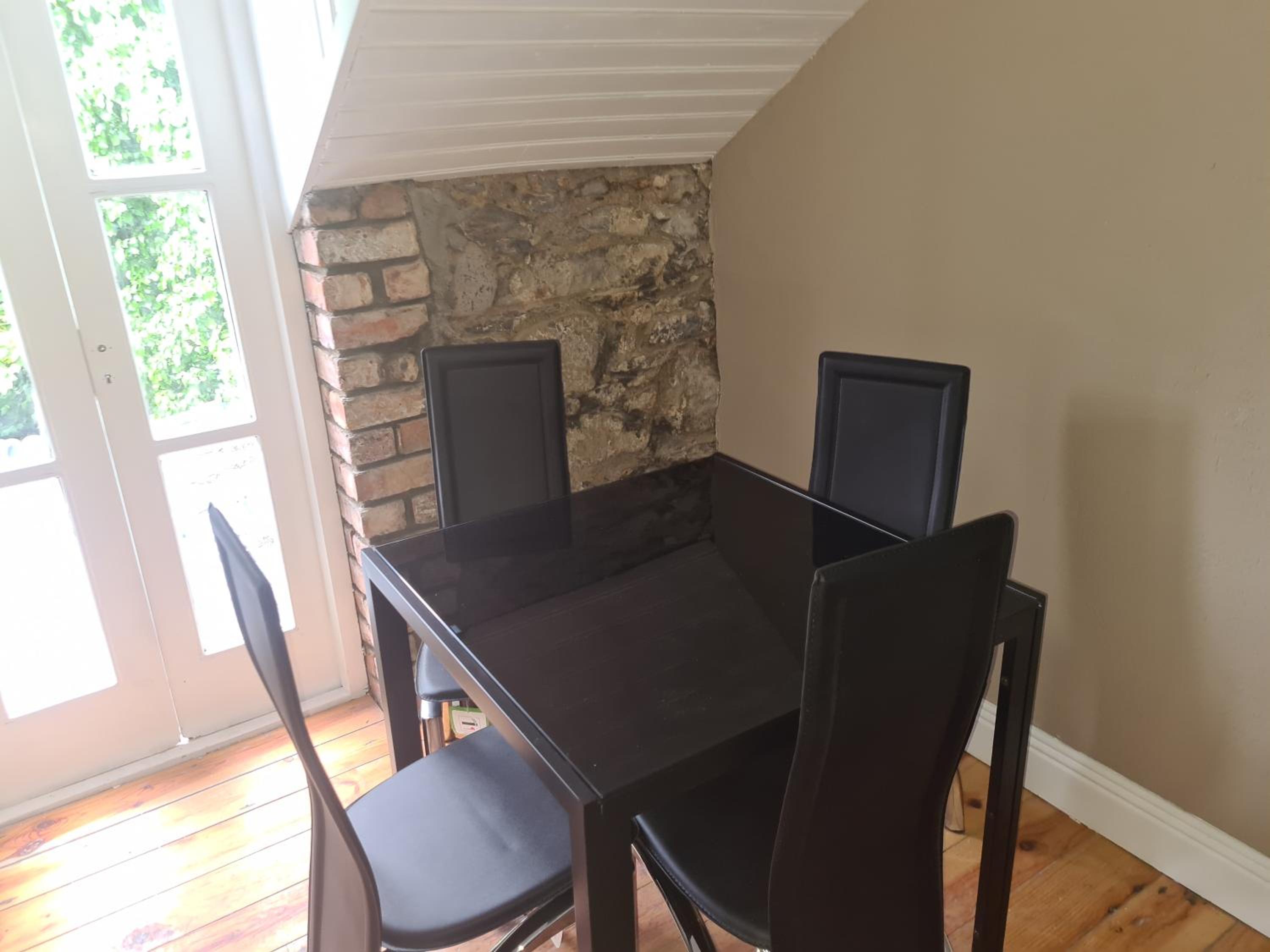 Two-Bedroom Apartment - Photo 2
