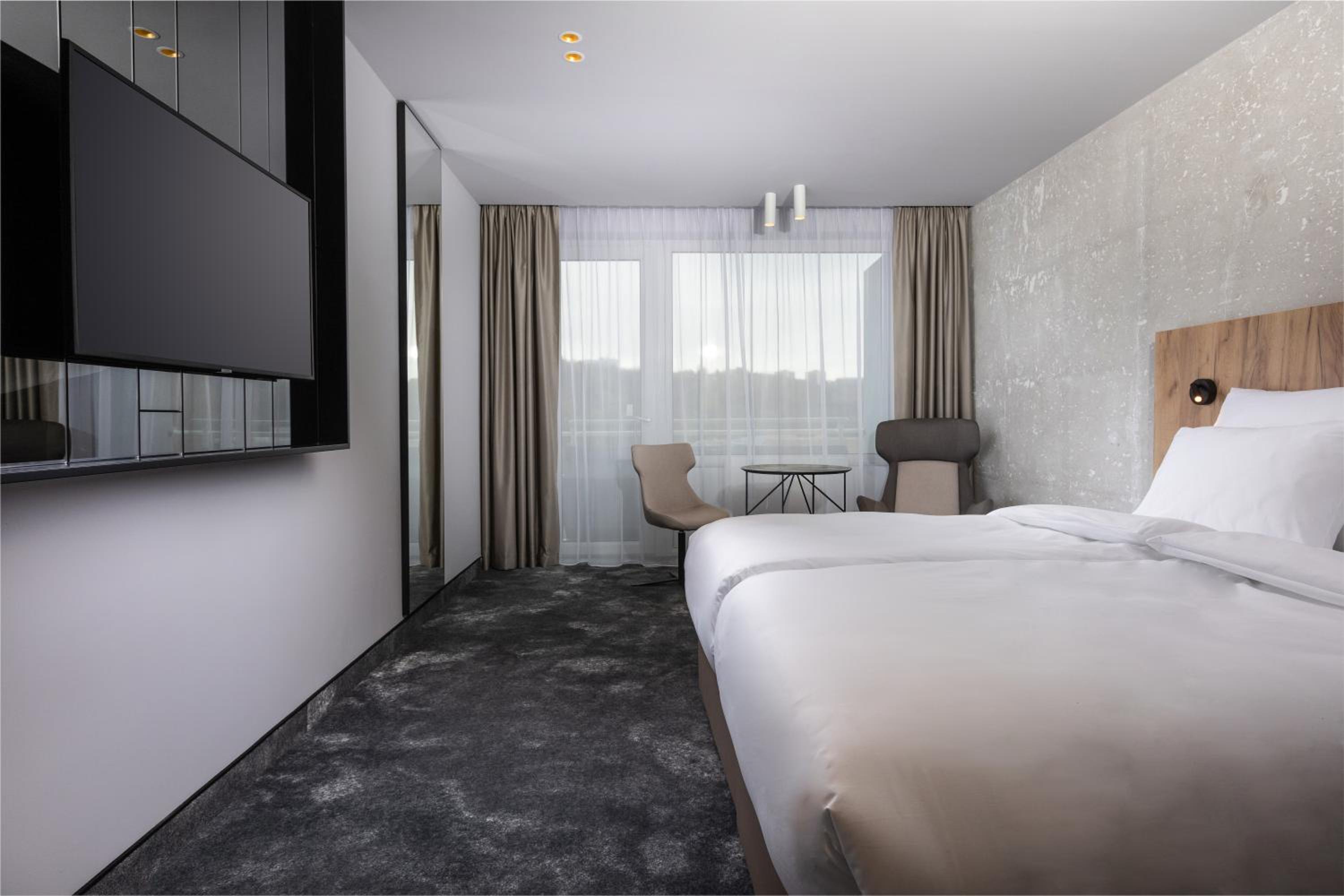 Deluxe Double or Twin Room - Photo 12