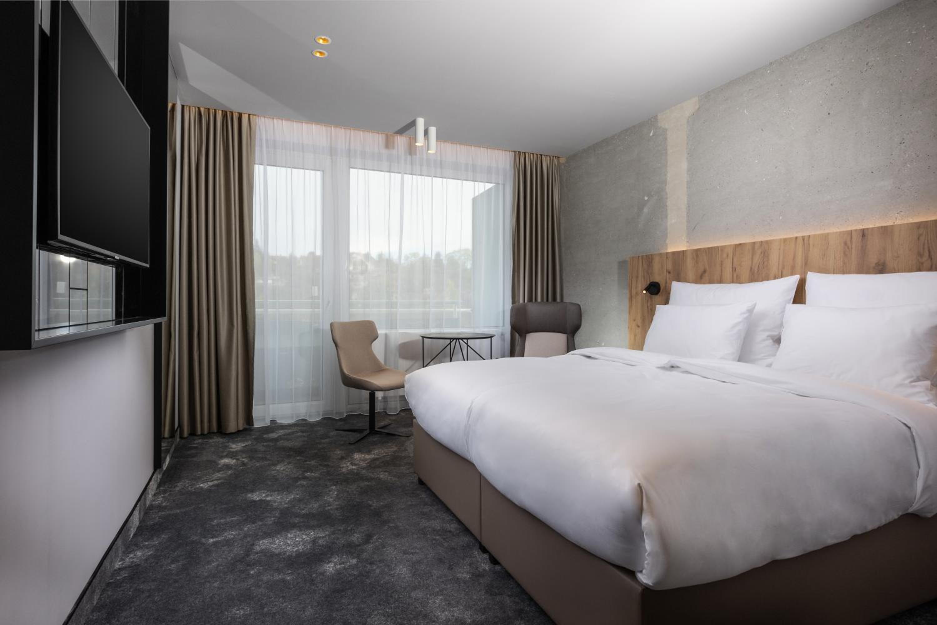Deluxe Double or Twin Room - Photo 9