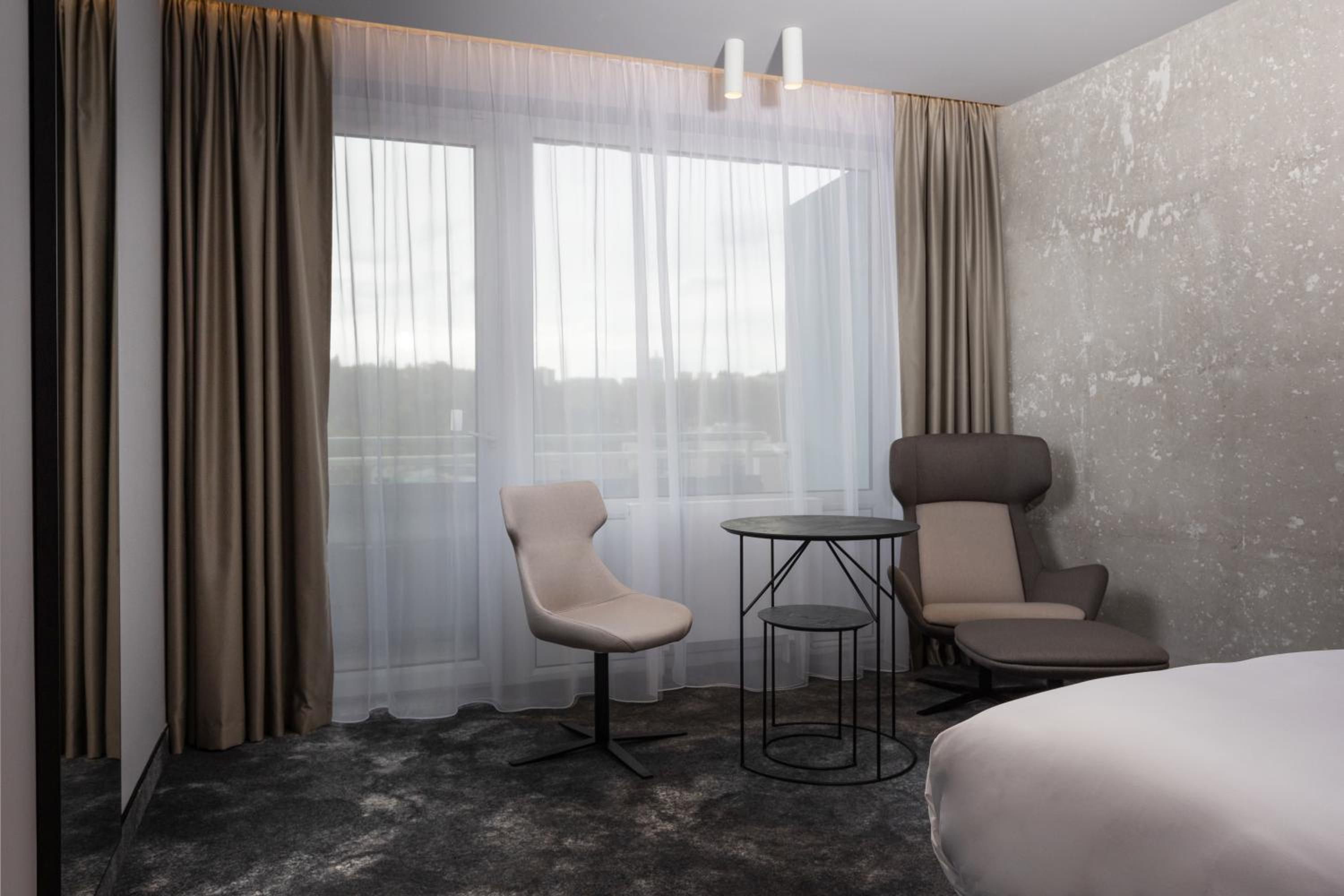Deluxe Double or Twin Room - Photo 11