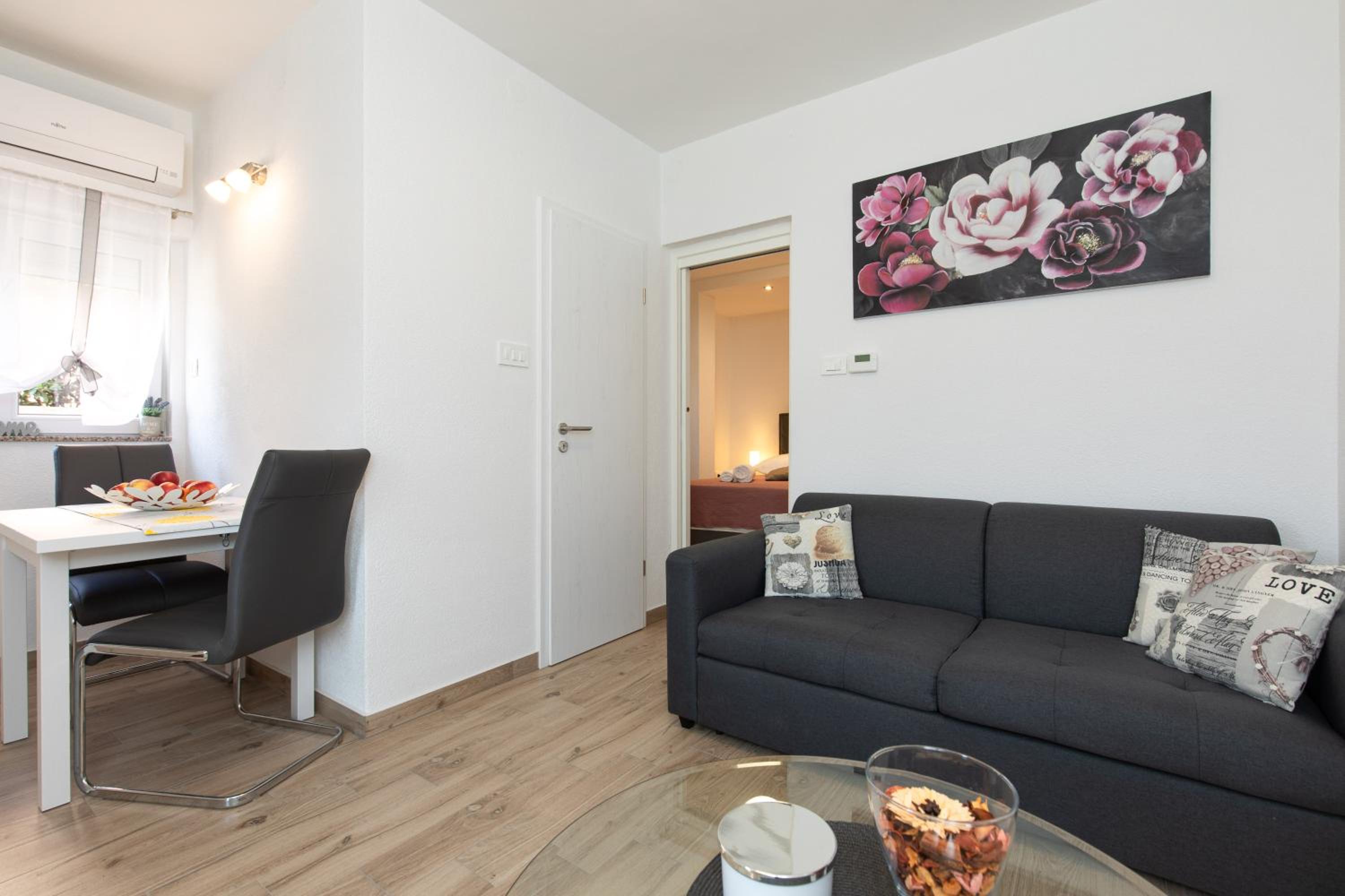Apartment with Garden View