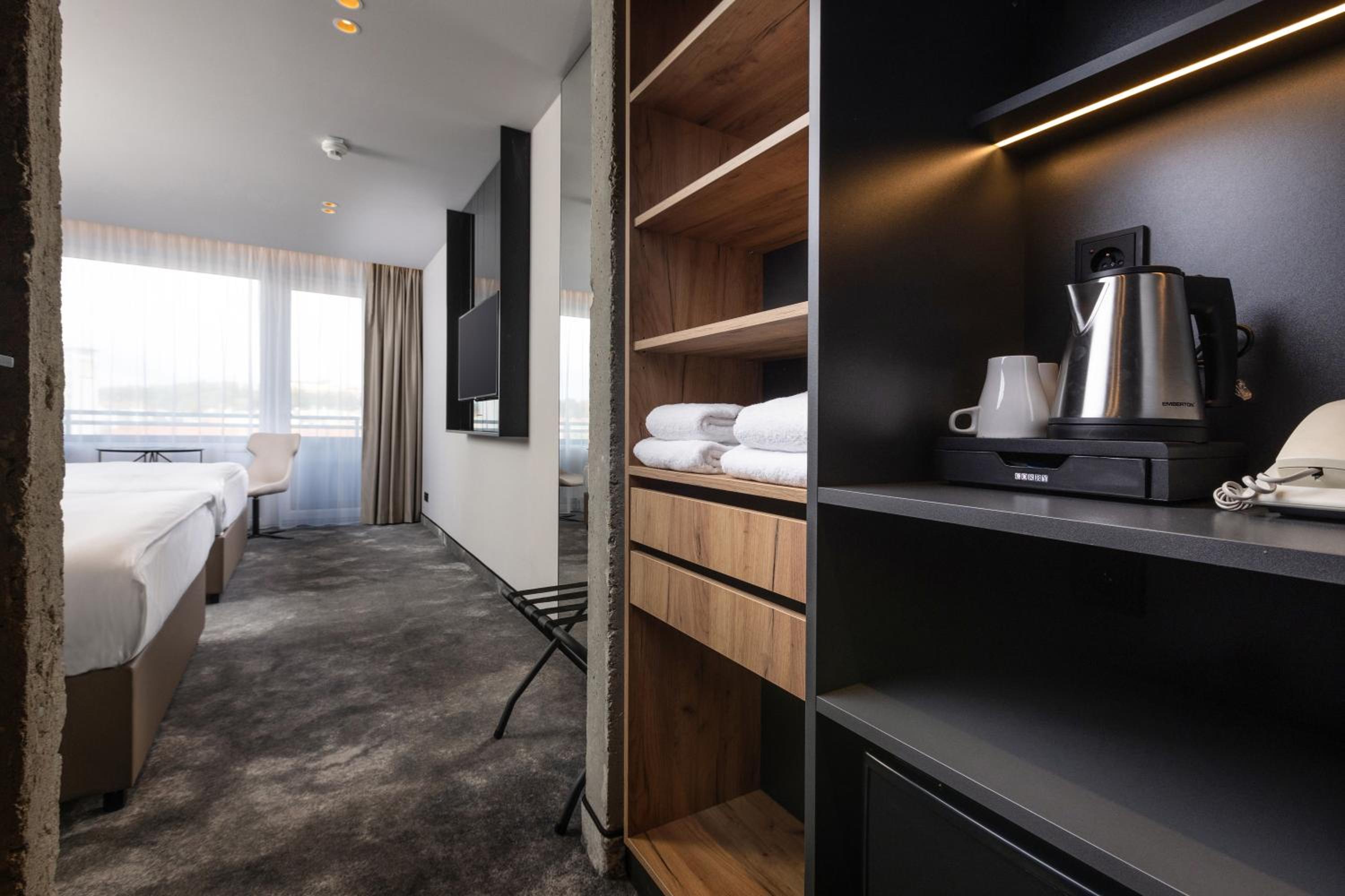 Deluxe Double or Twin Room - Photo 8