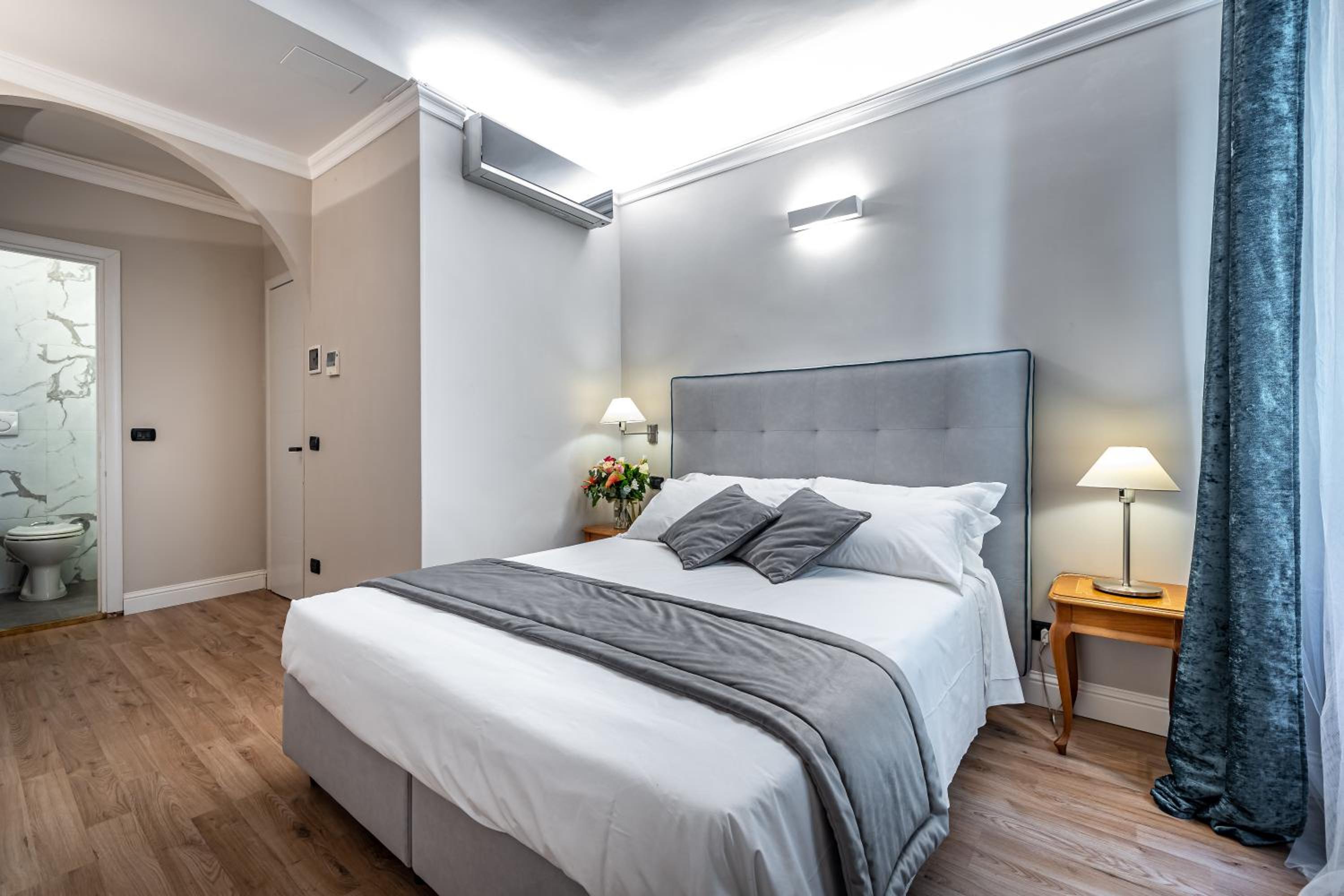 Deluxe King Room photo 3