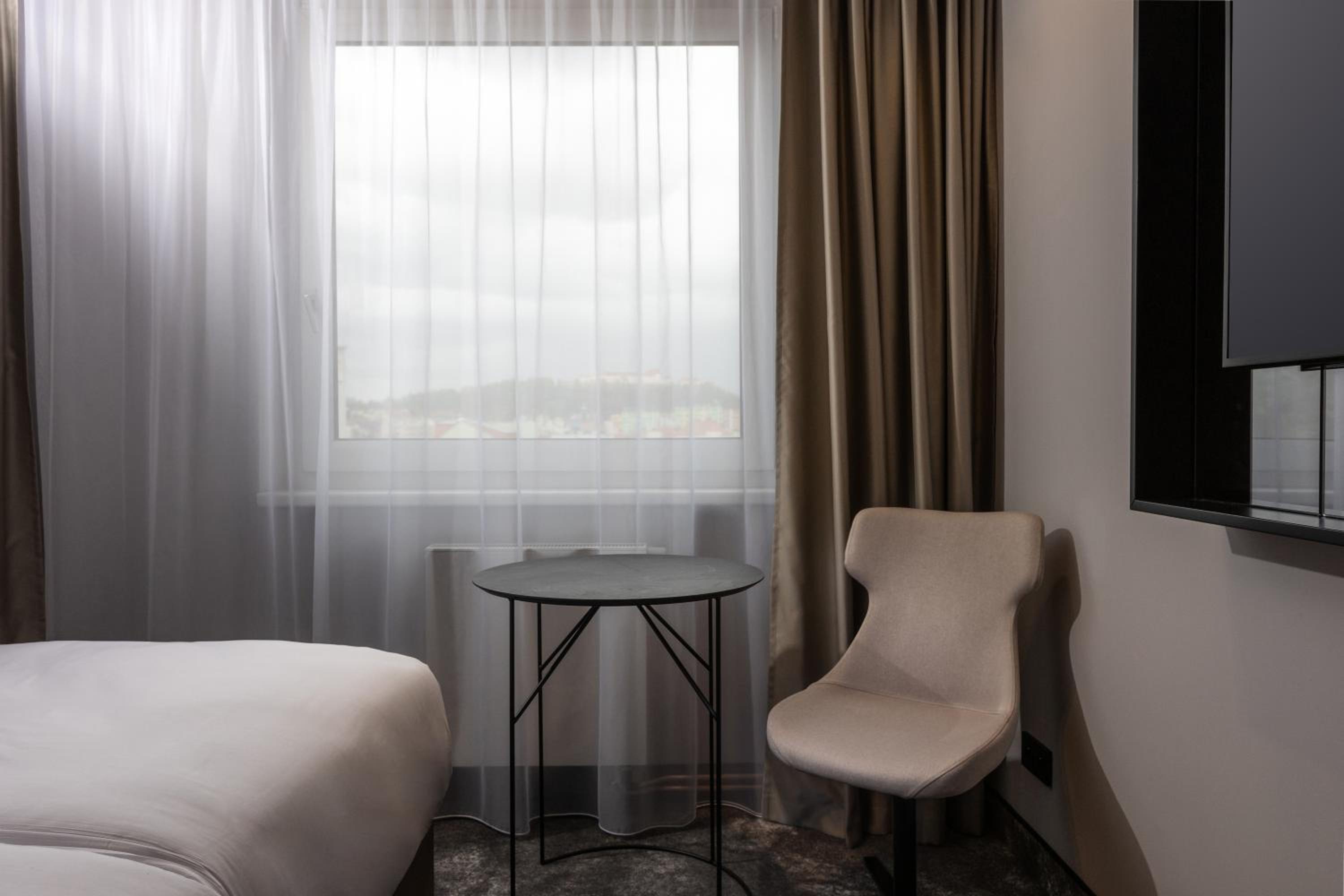 Deluxe Double or Twin Room - Photo 7