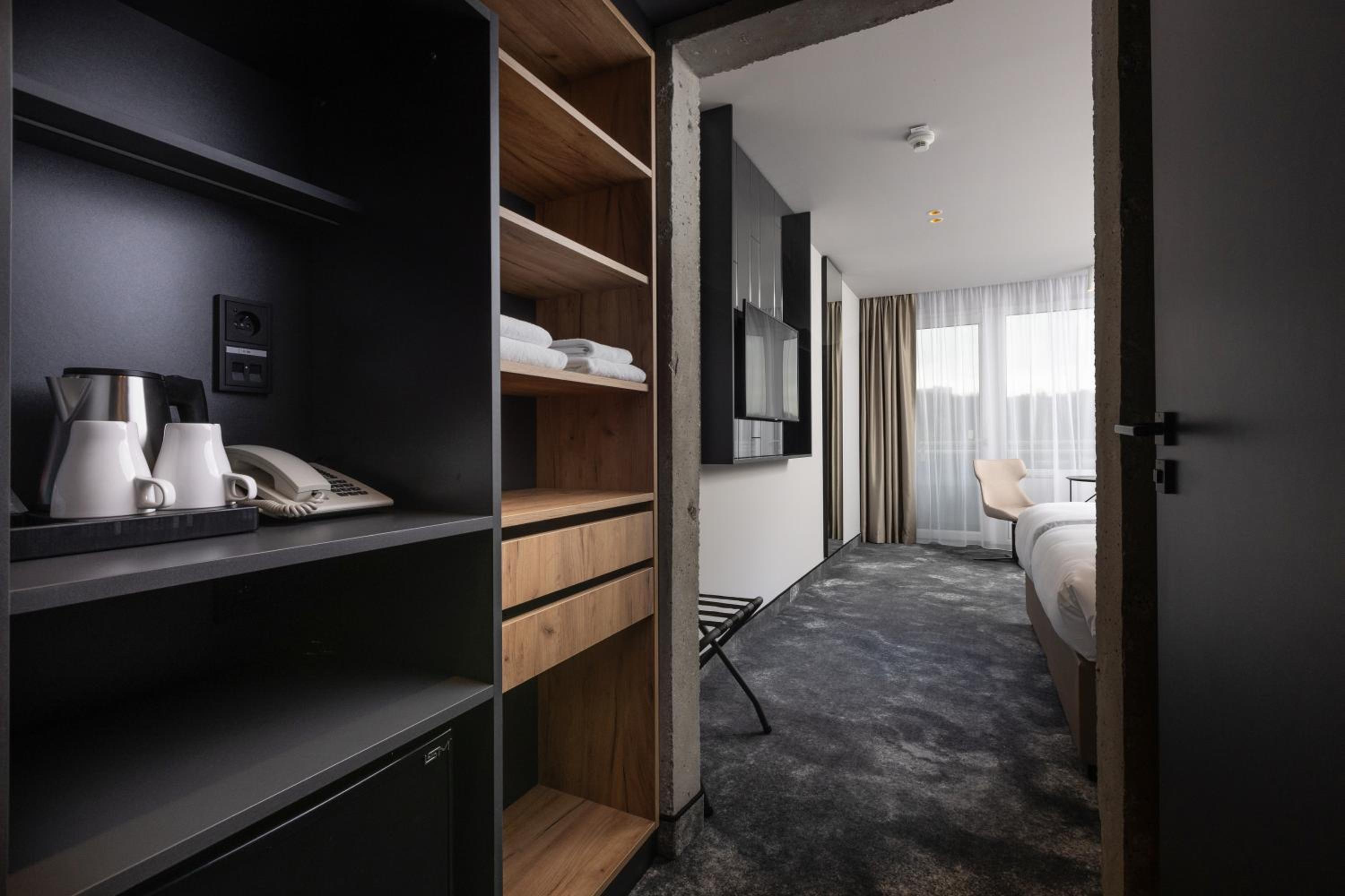 Deluxe Double or Twin Room - Photo 6
