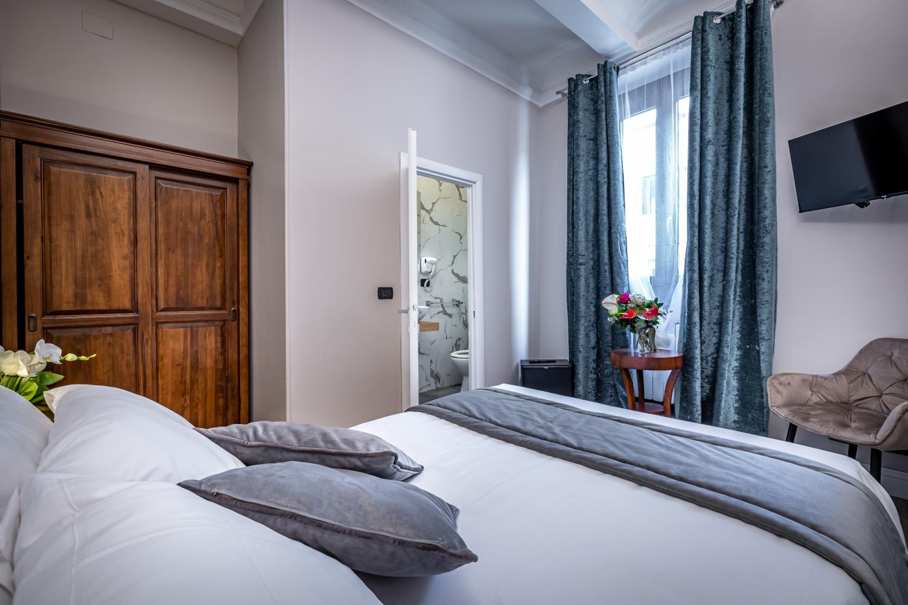 Small Double Room photo 2