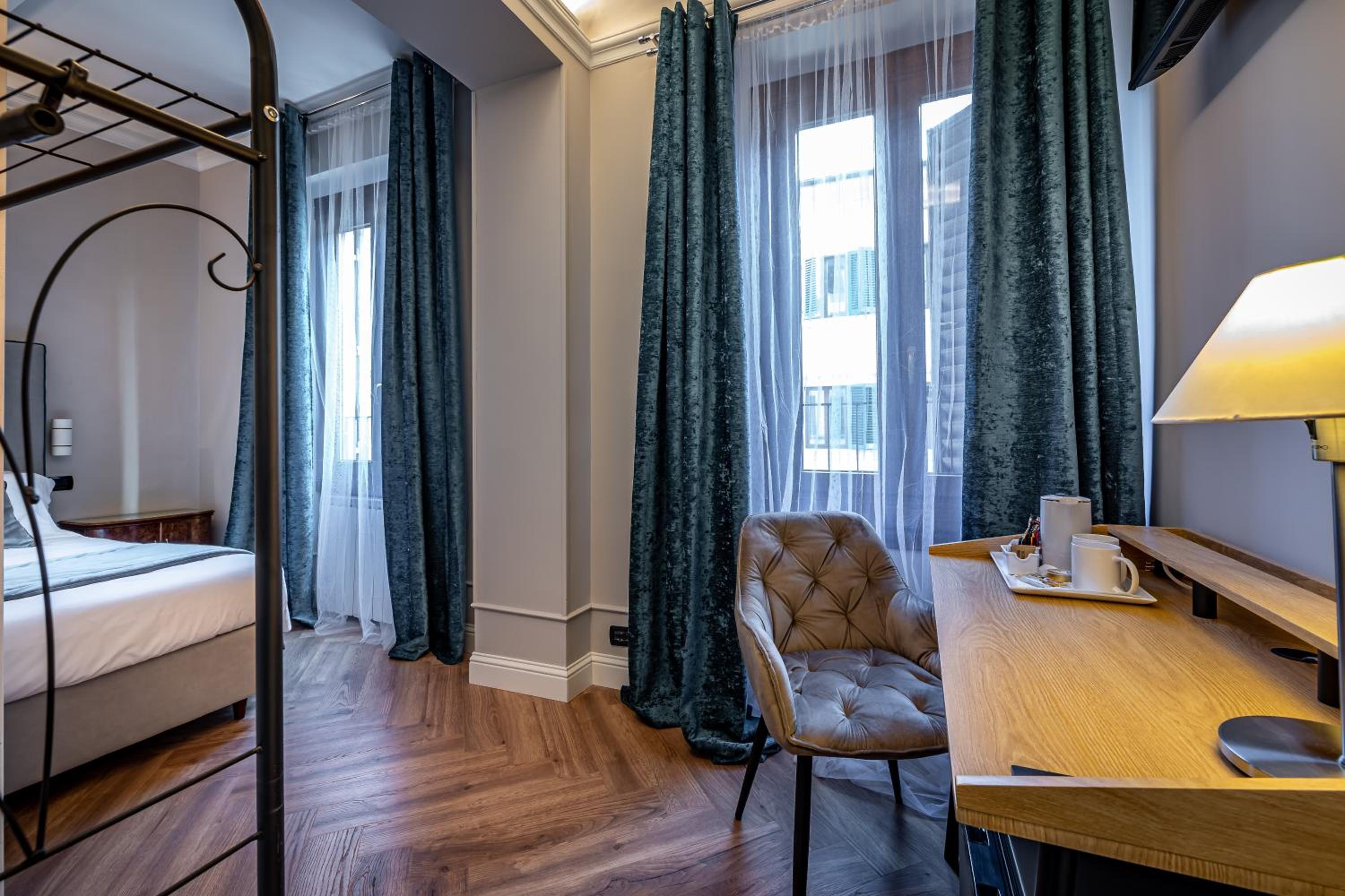 Deluxe King Room photo 1