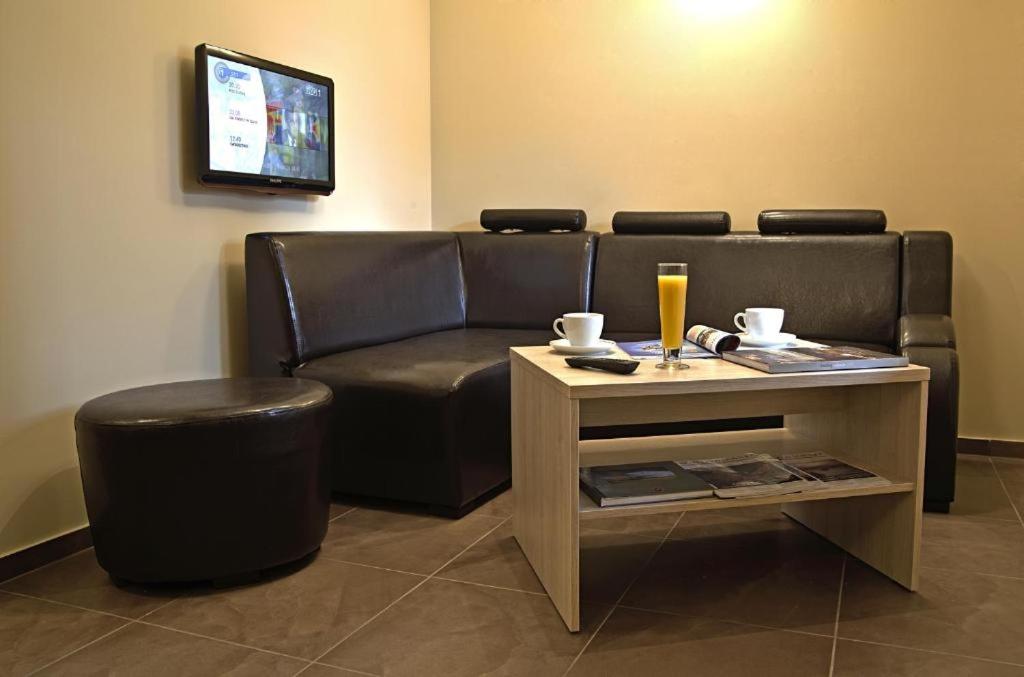 One-Bedroom Bungalow - Photo 11