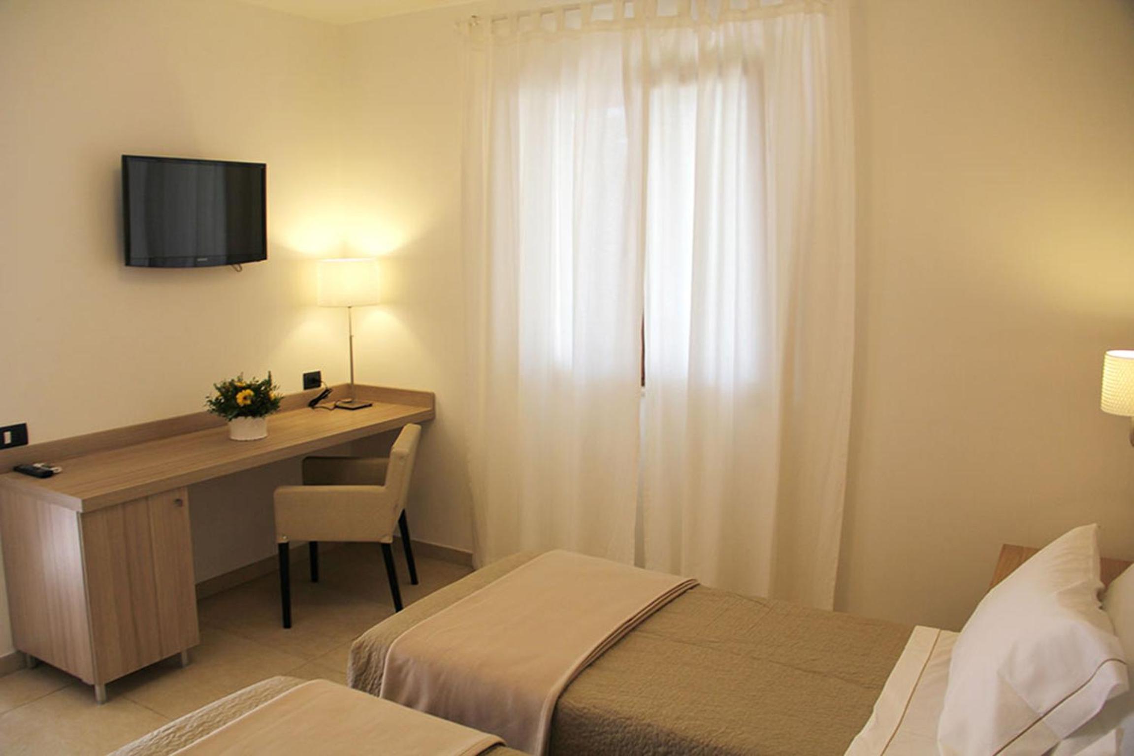 Deluxe Double or Twin Room with Garden View photo 3