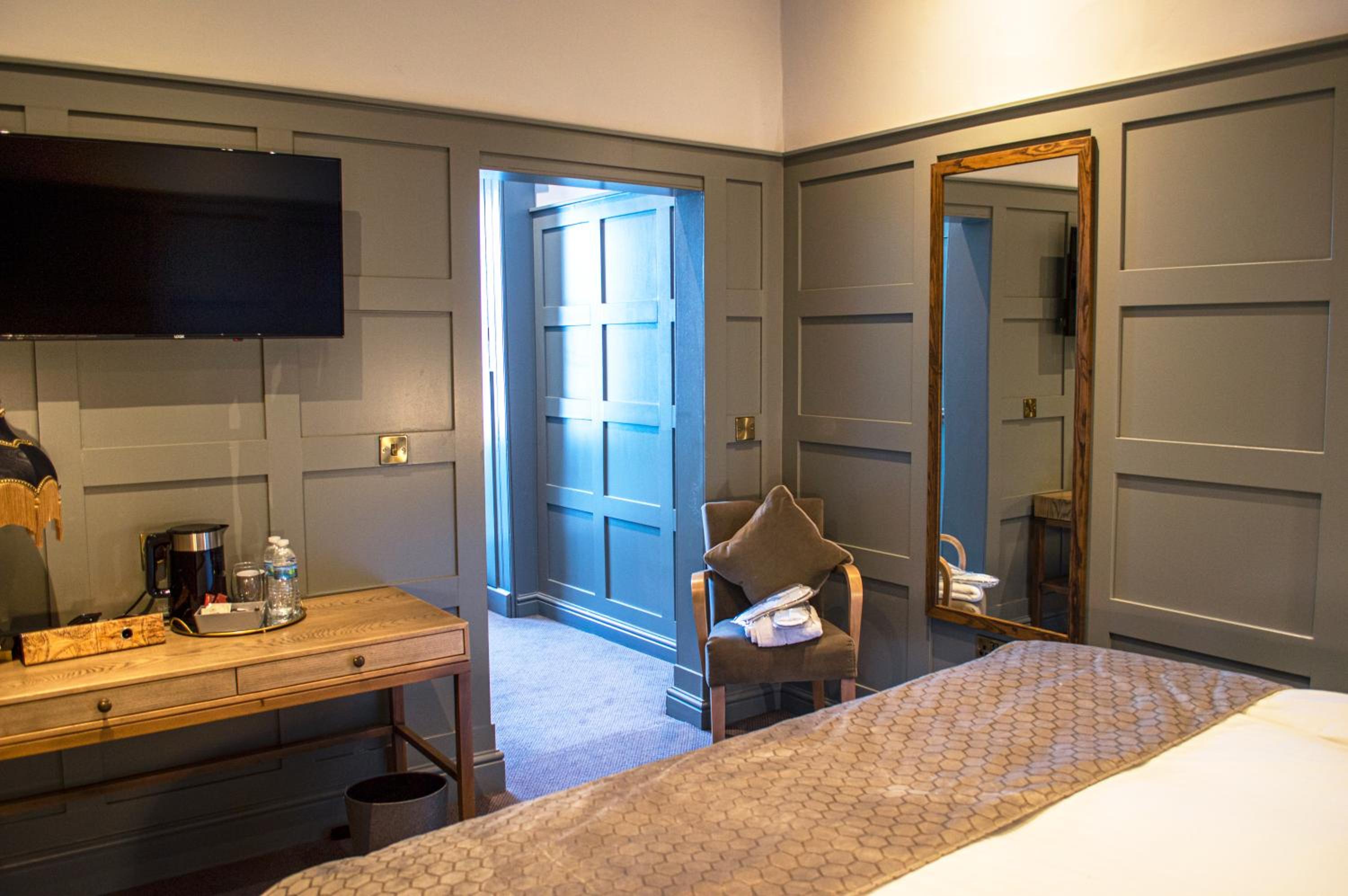 Deluxe King Room - Photo 2