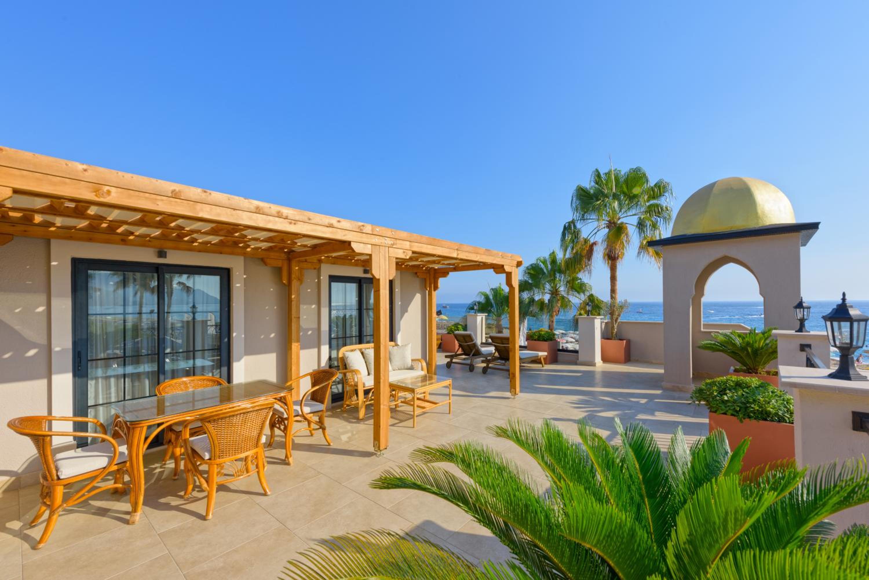 Deluxe Suite with Sea View