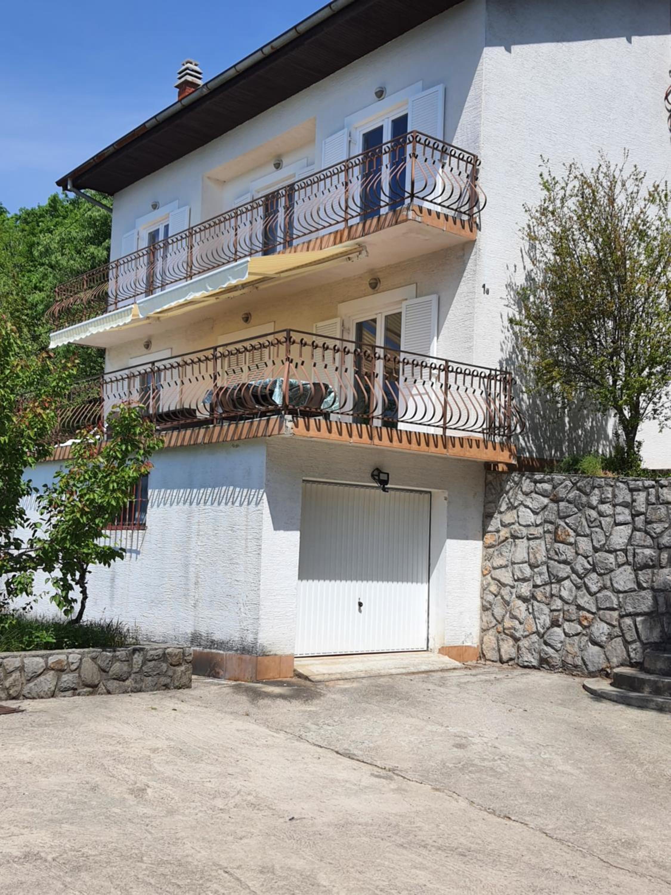 Four-Bedroom House - Photo 2