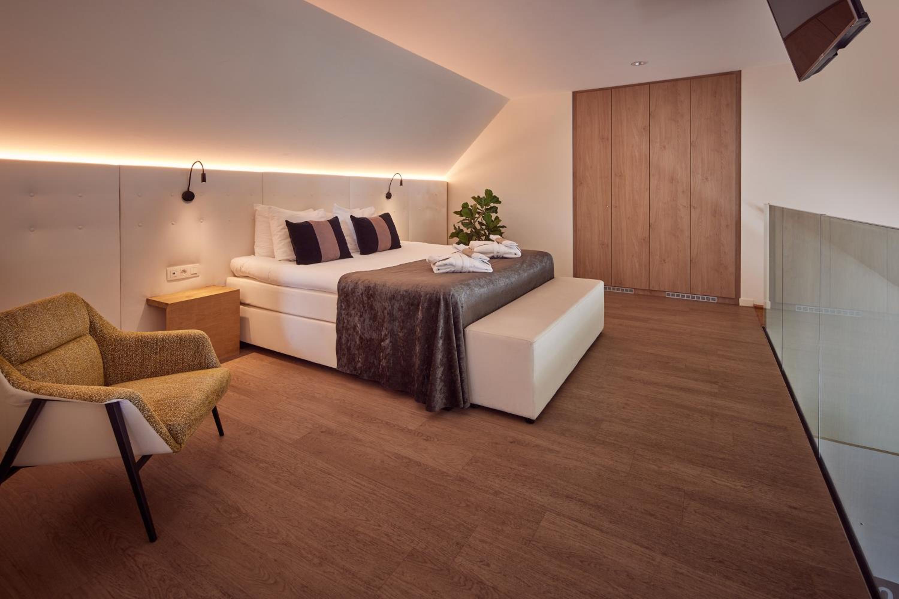 Duplex Suite - Photo 9