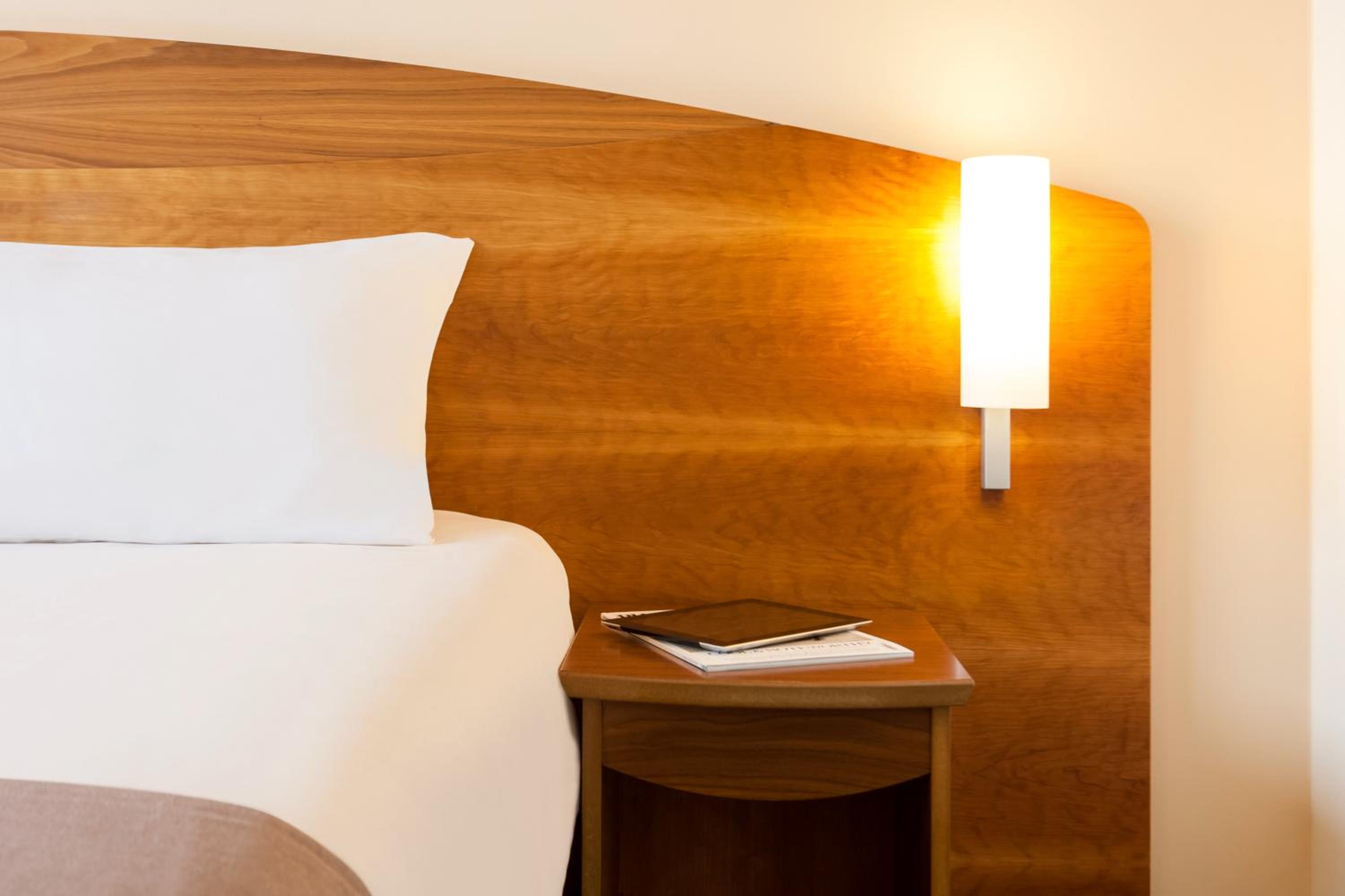 Standard Twin Room - Photo 4