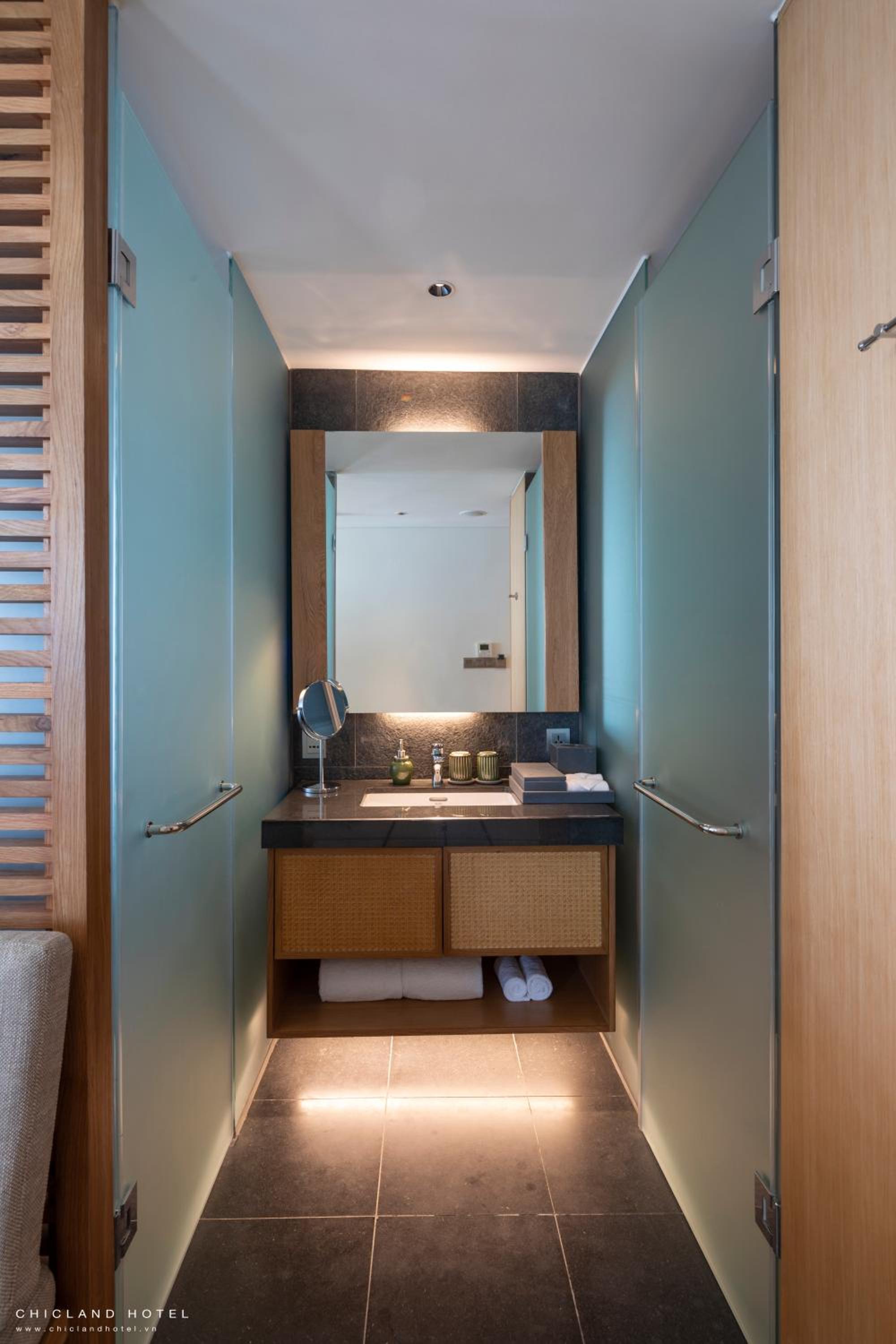Deluxe Double Room with Sea View - Photo 4