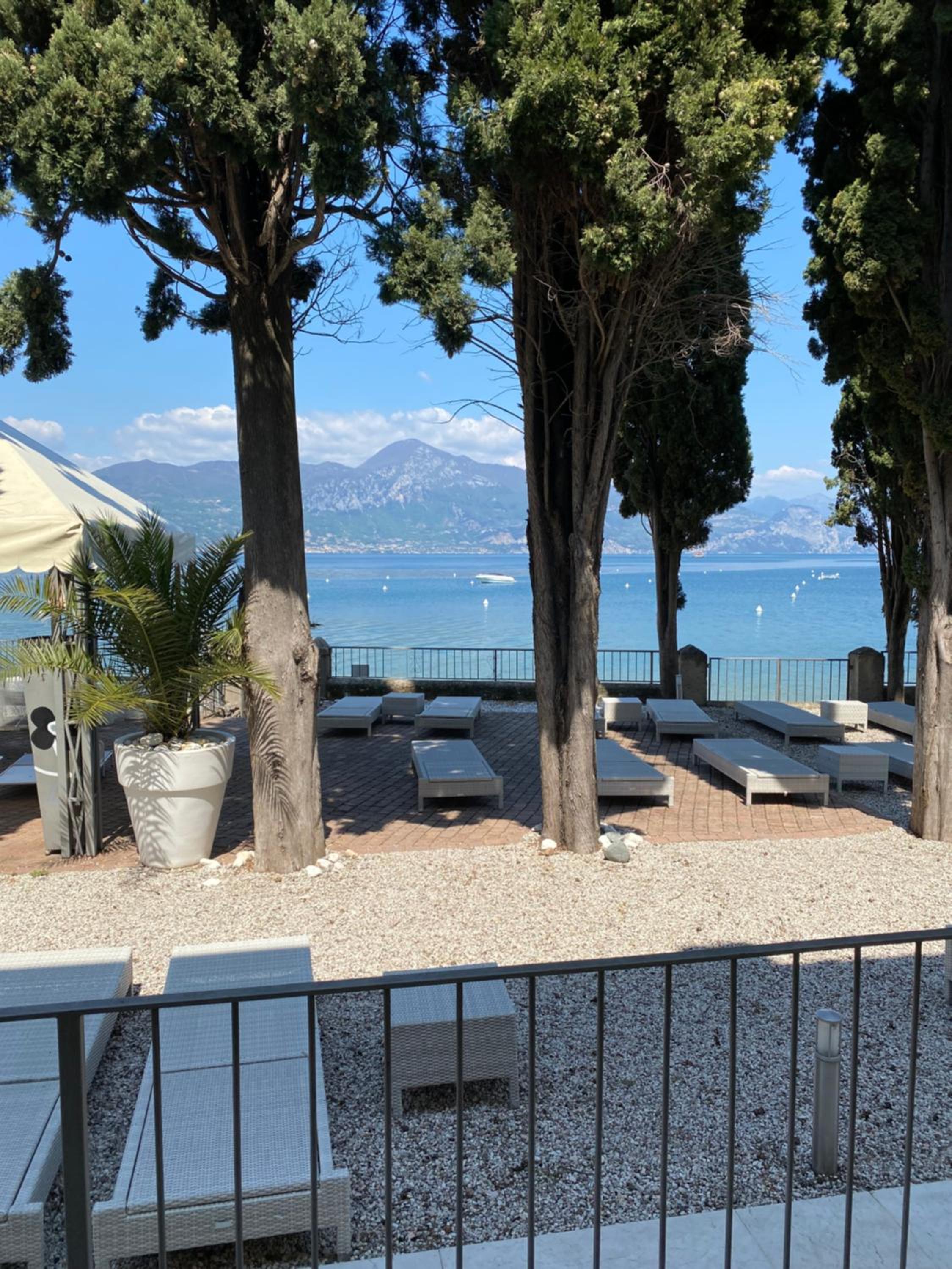 Double Room with Balcony and Lake View - Photo 1