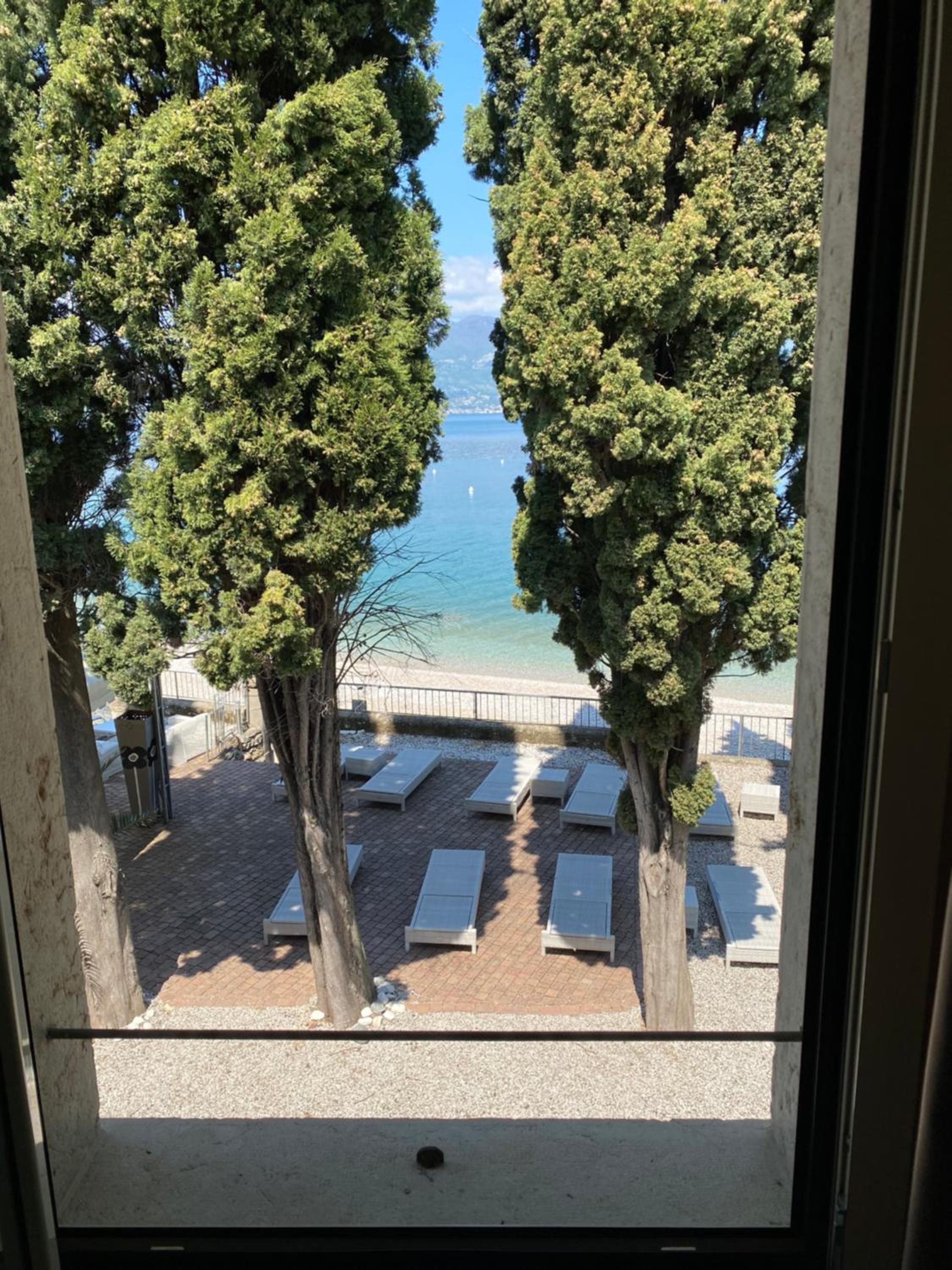 Double Room with Balcony and Lake View - Photo 2