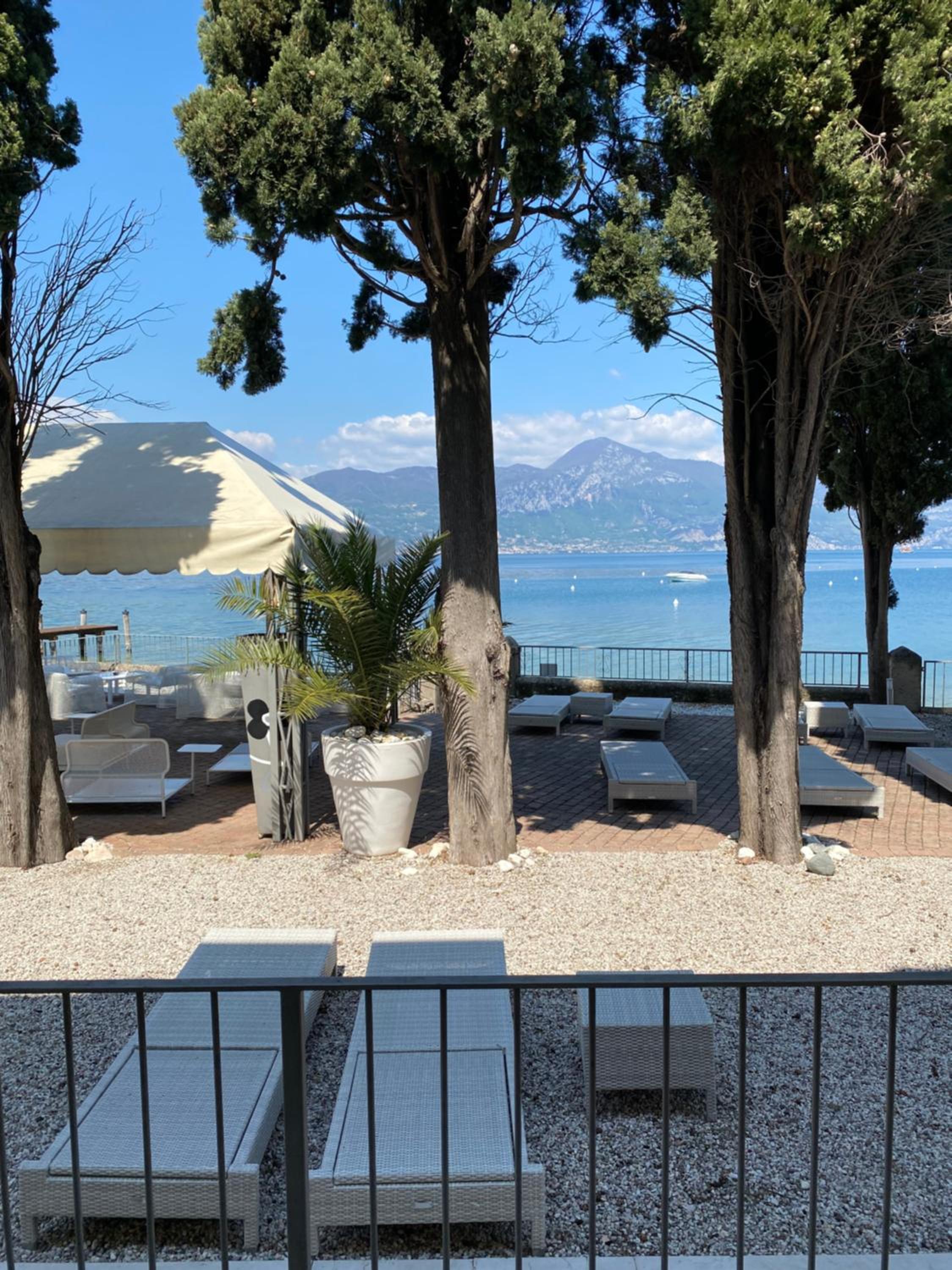 Double Room with Balcony and Lake View - Photo 17