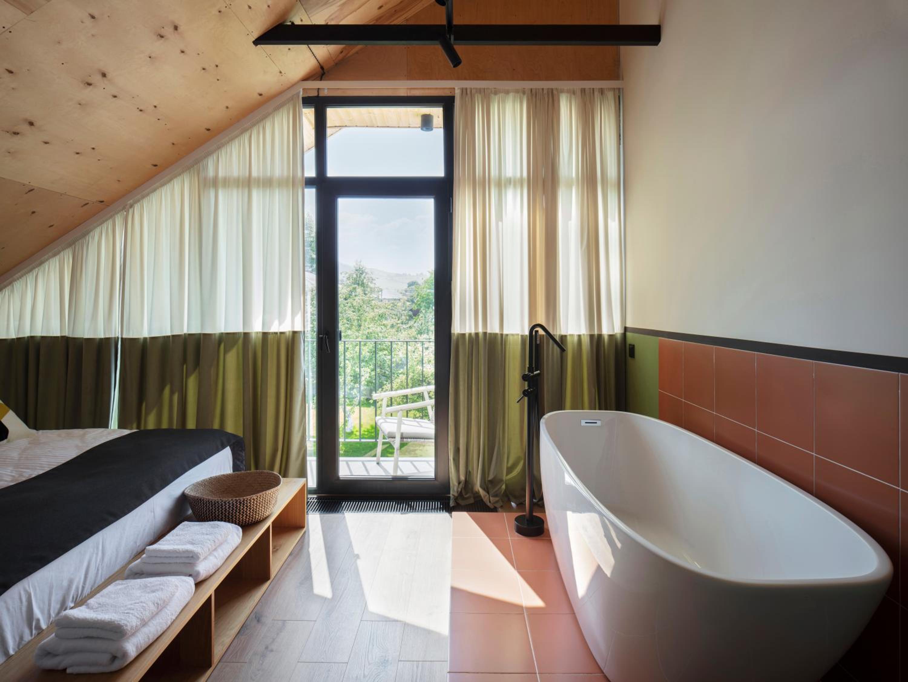 Deluxe Double Room with Bath photo 1