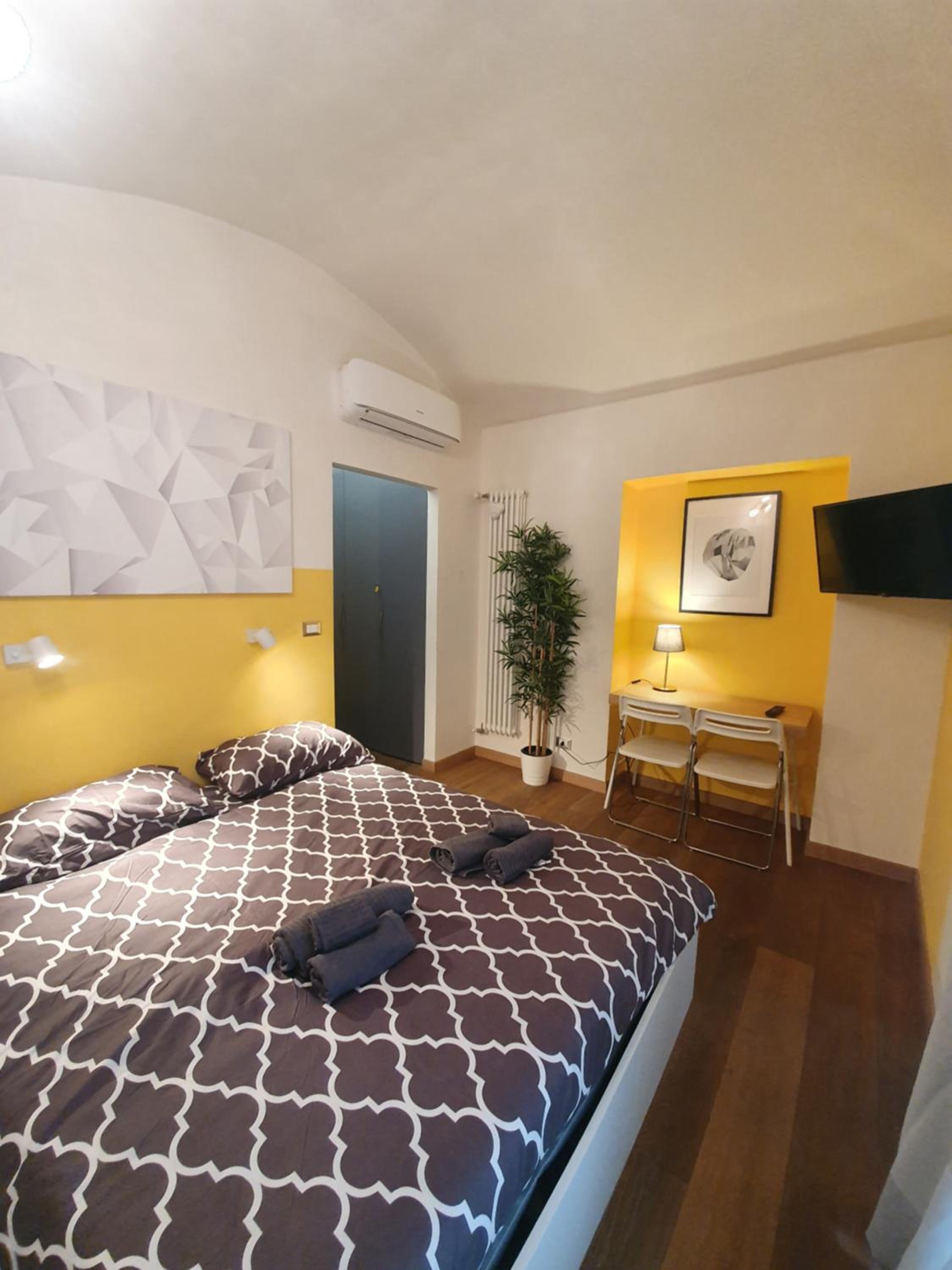 Two-Bedroom Apartment - Photo 16