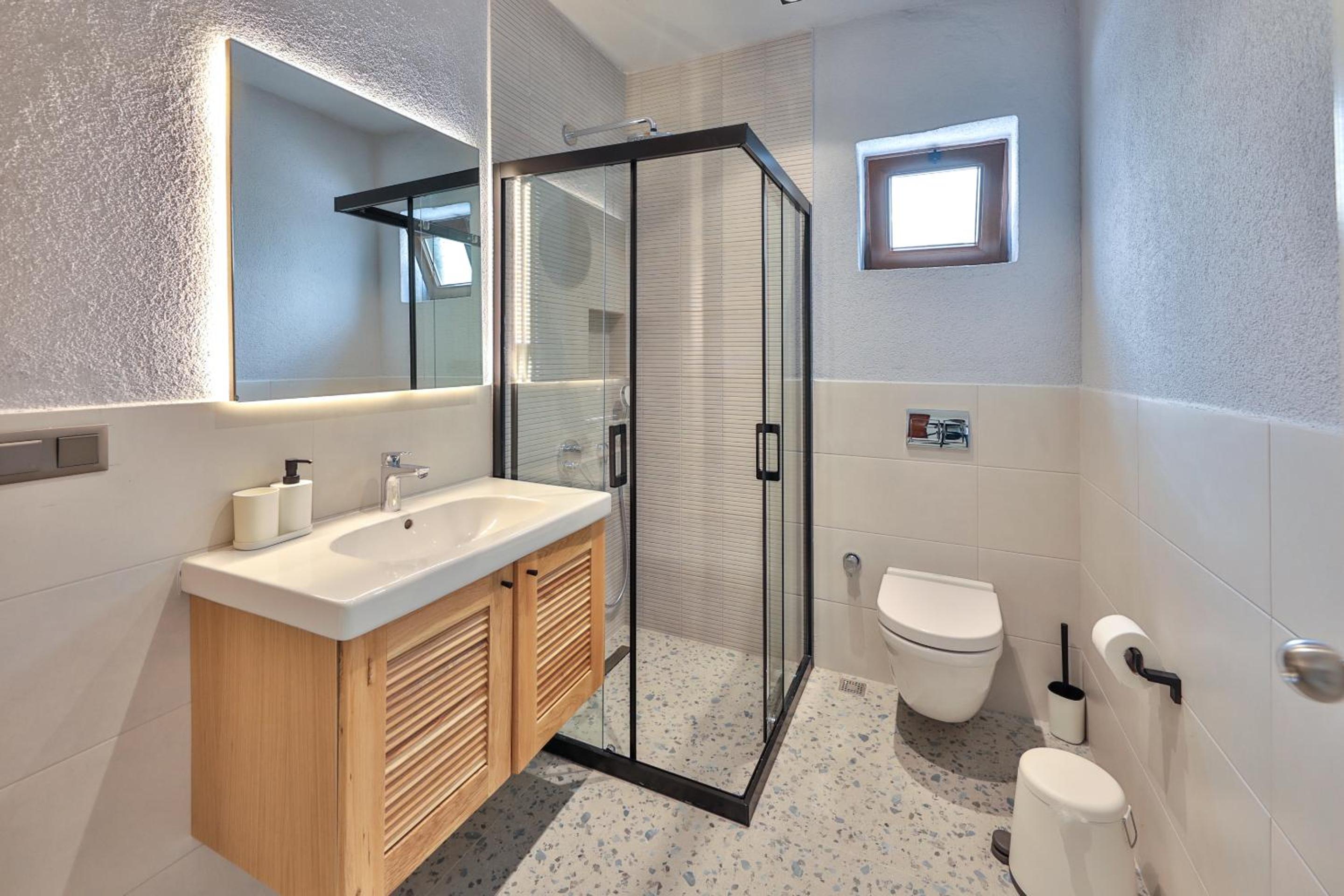 Two-Bedroom Apartment (6 Adults) photo 3