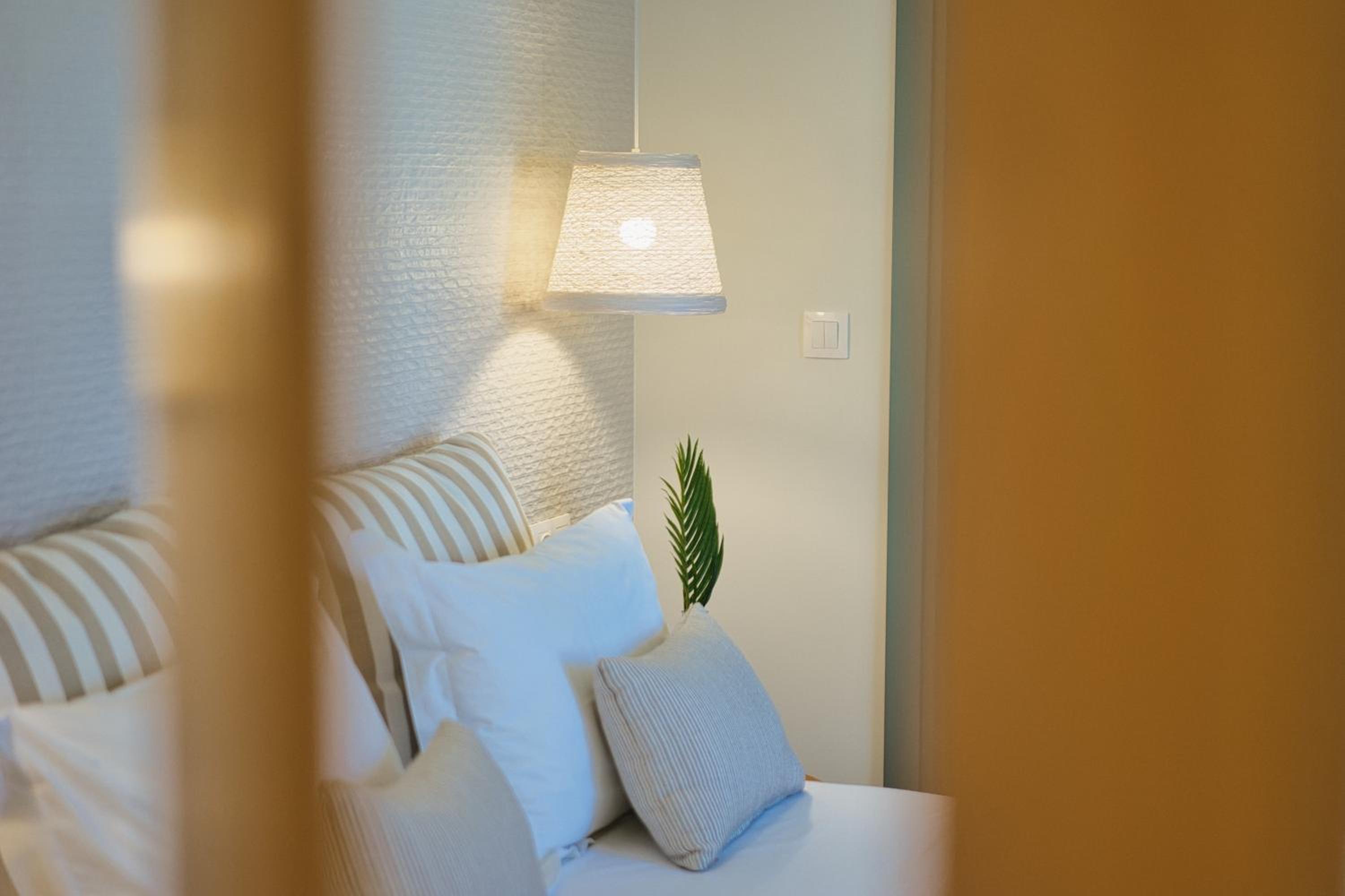Junior Suite with Balcony - Photo 2