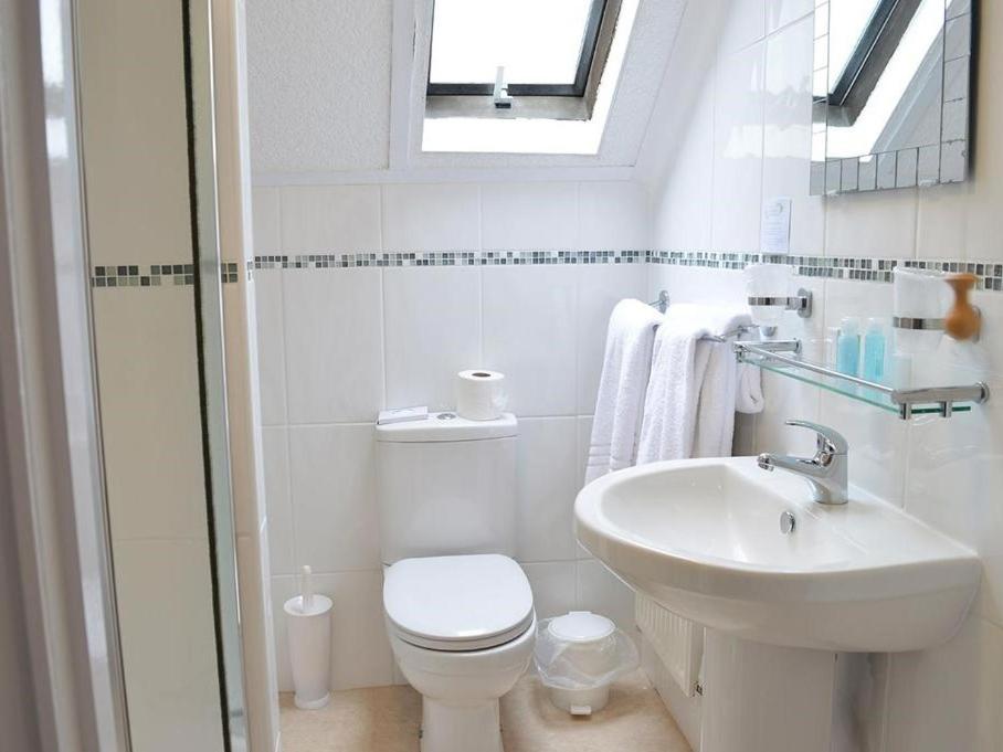 Twin Room with Shower photo 2