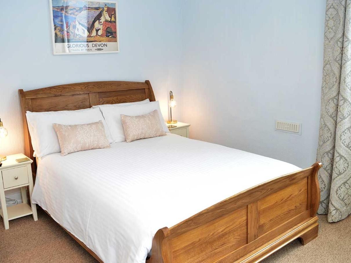 Double Room with Private Bathroom photo 3