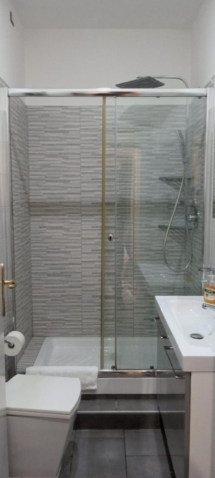 Family Room with Private Bathroom photo 3