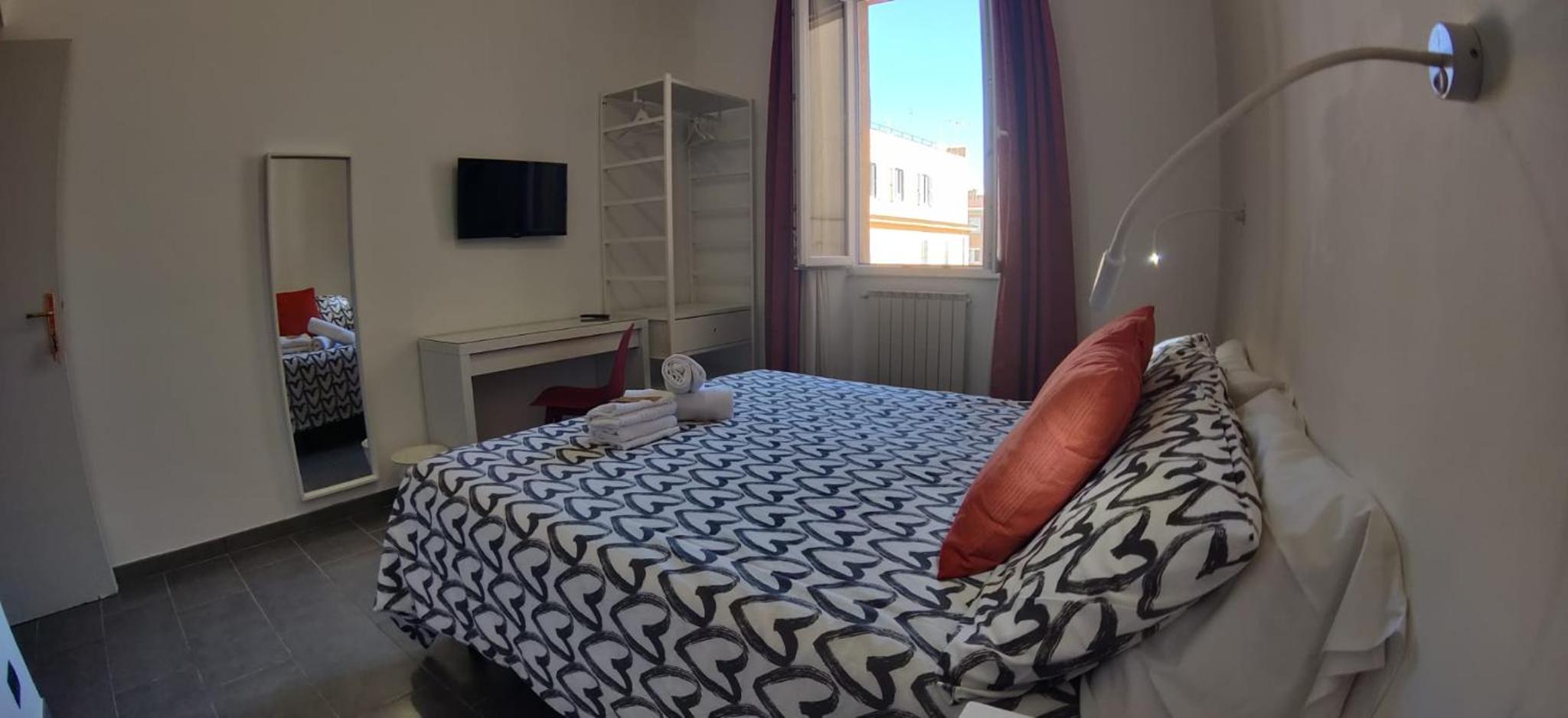 Double Room with Shared Bathroom photo 3