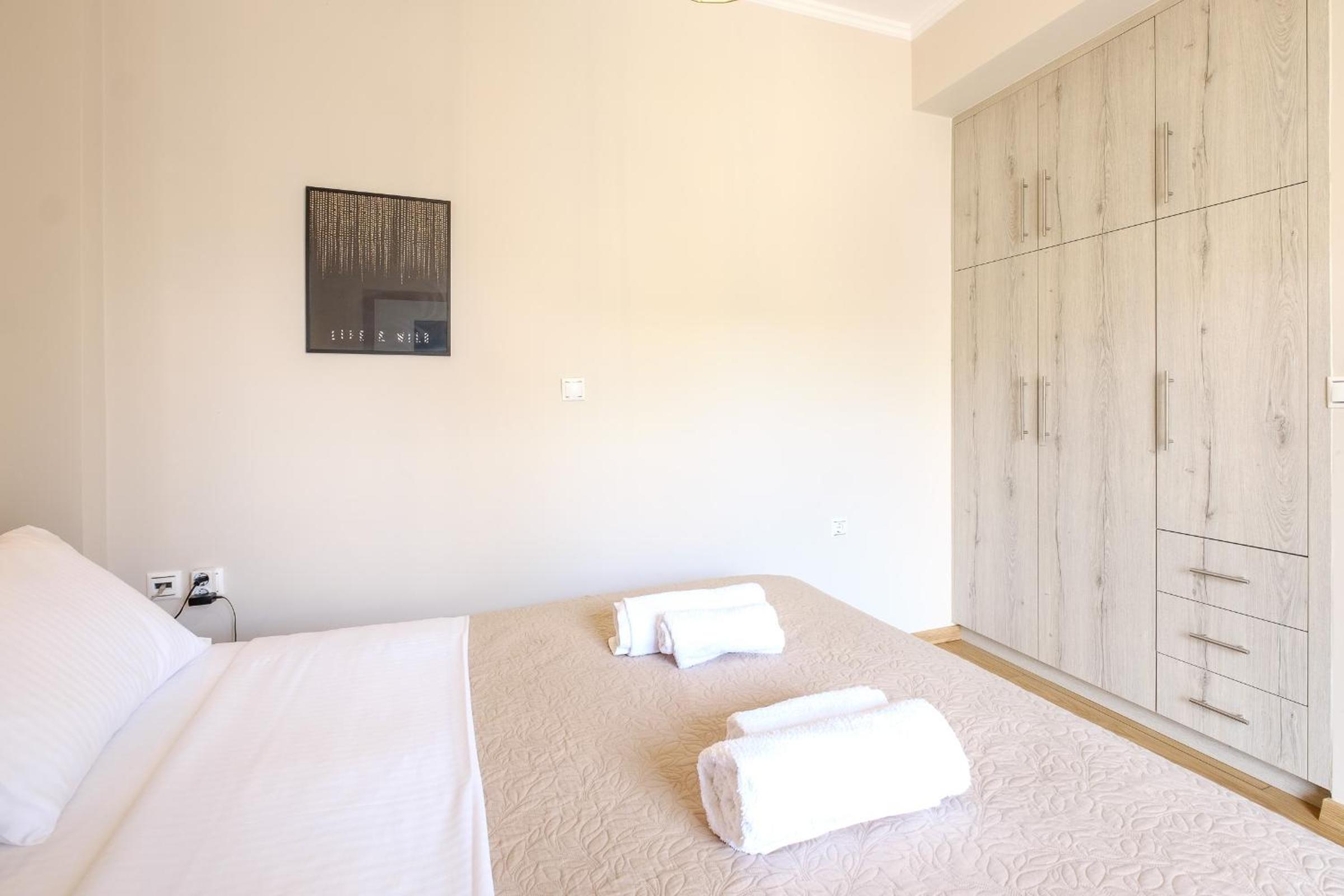 One-Bedroom Apartment - Photo 12