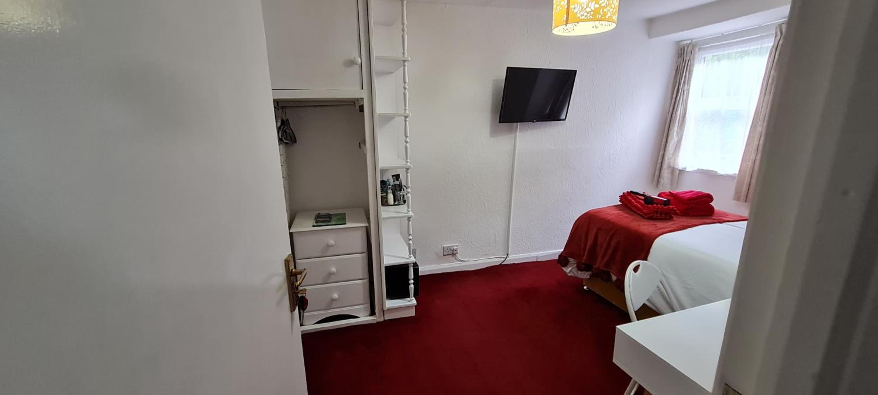 Single Room with Shared Bathroom photo 1