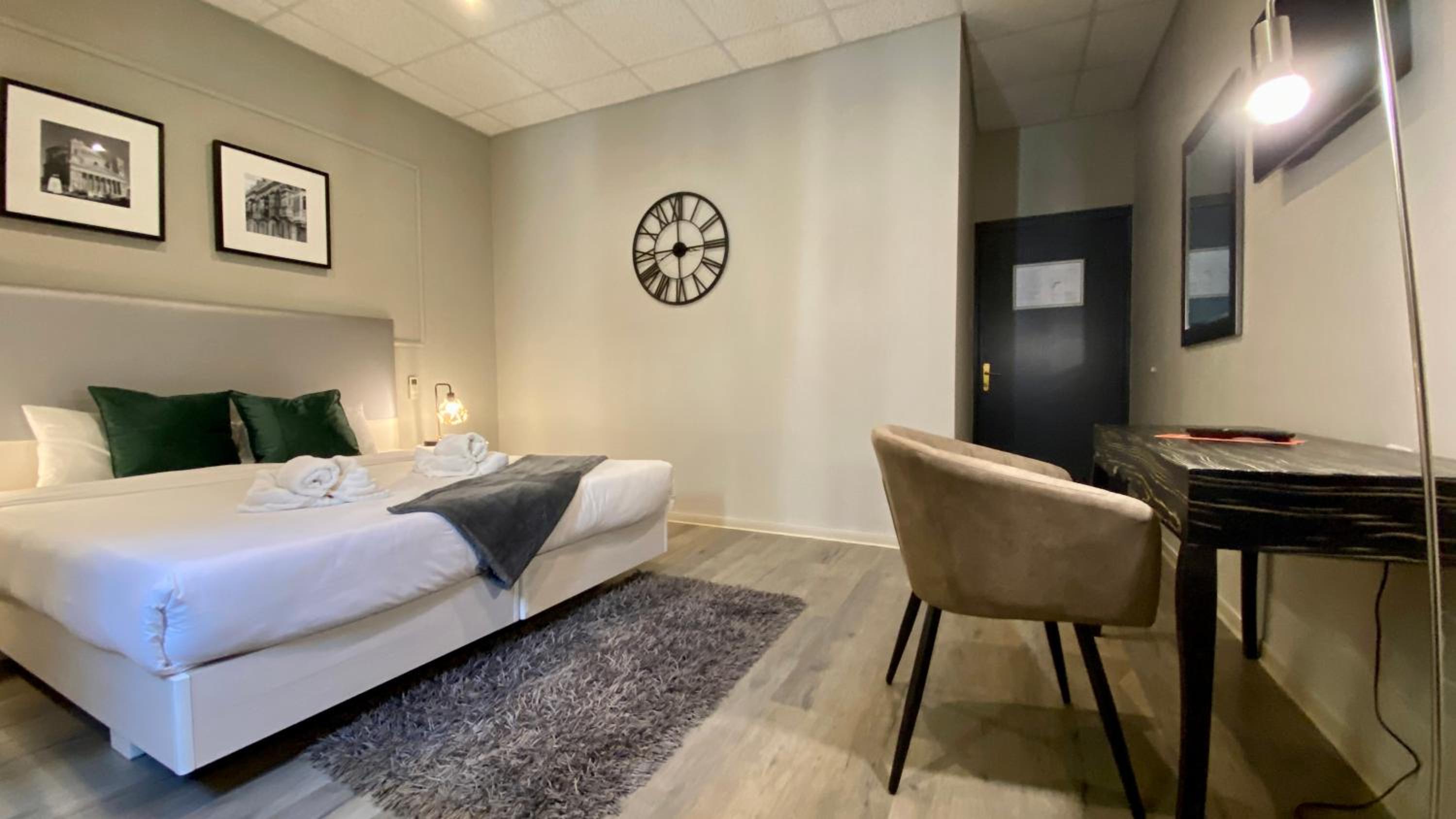 Standard Double or Twin Room - Photo 4
