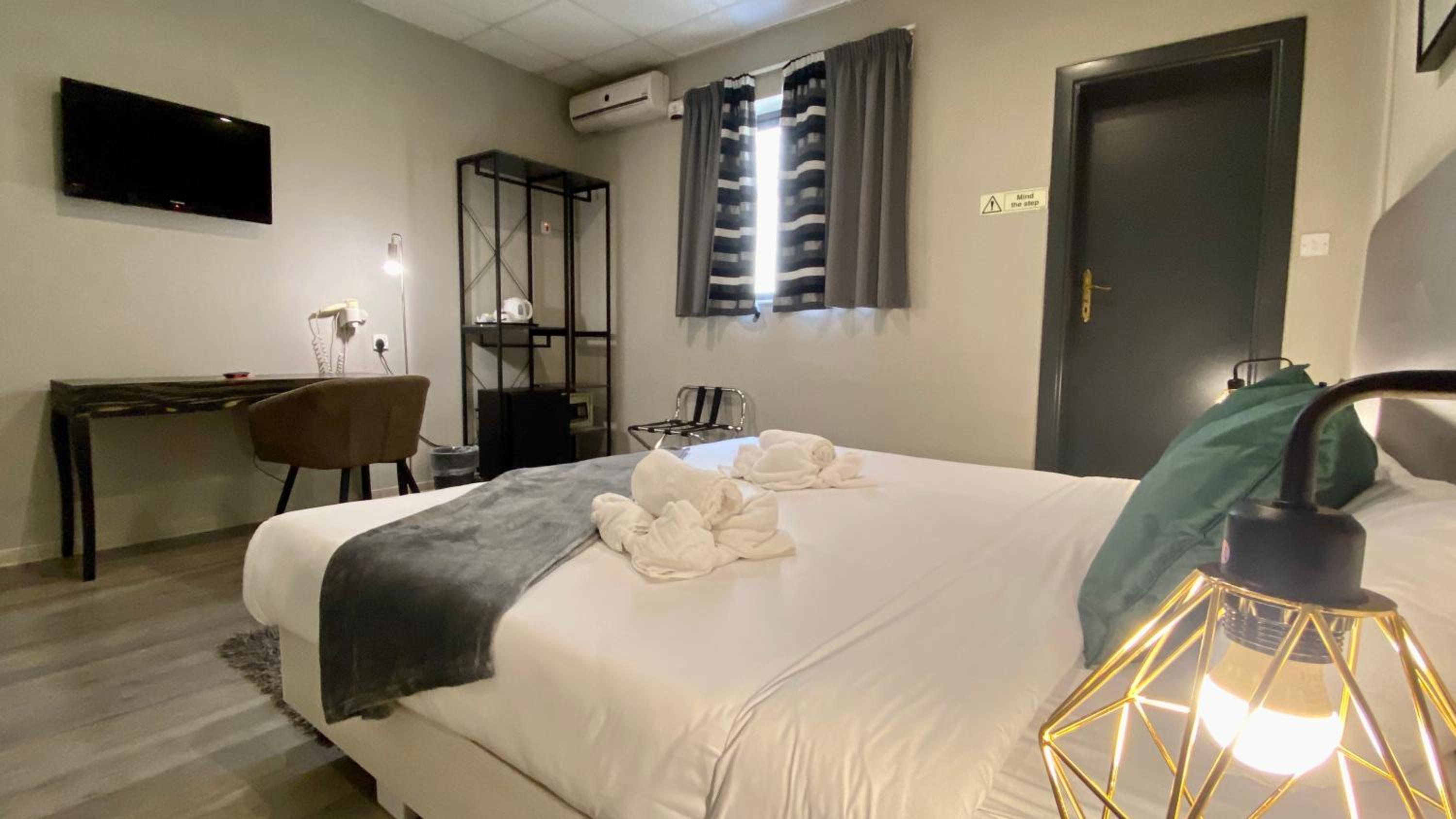 Standard Double or Twin Room - Photo 2