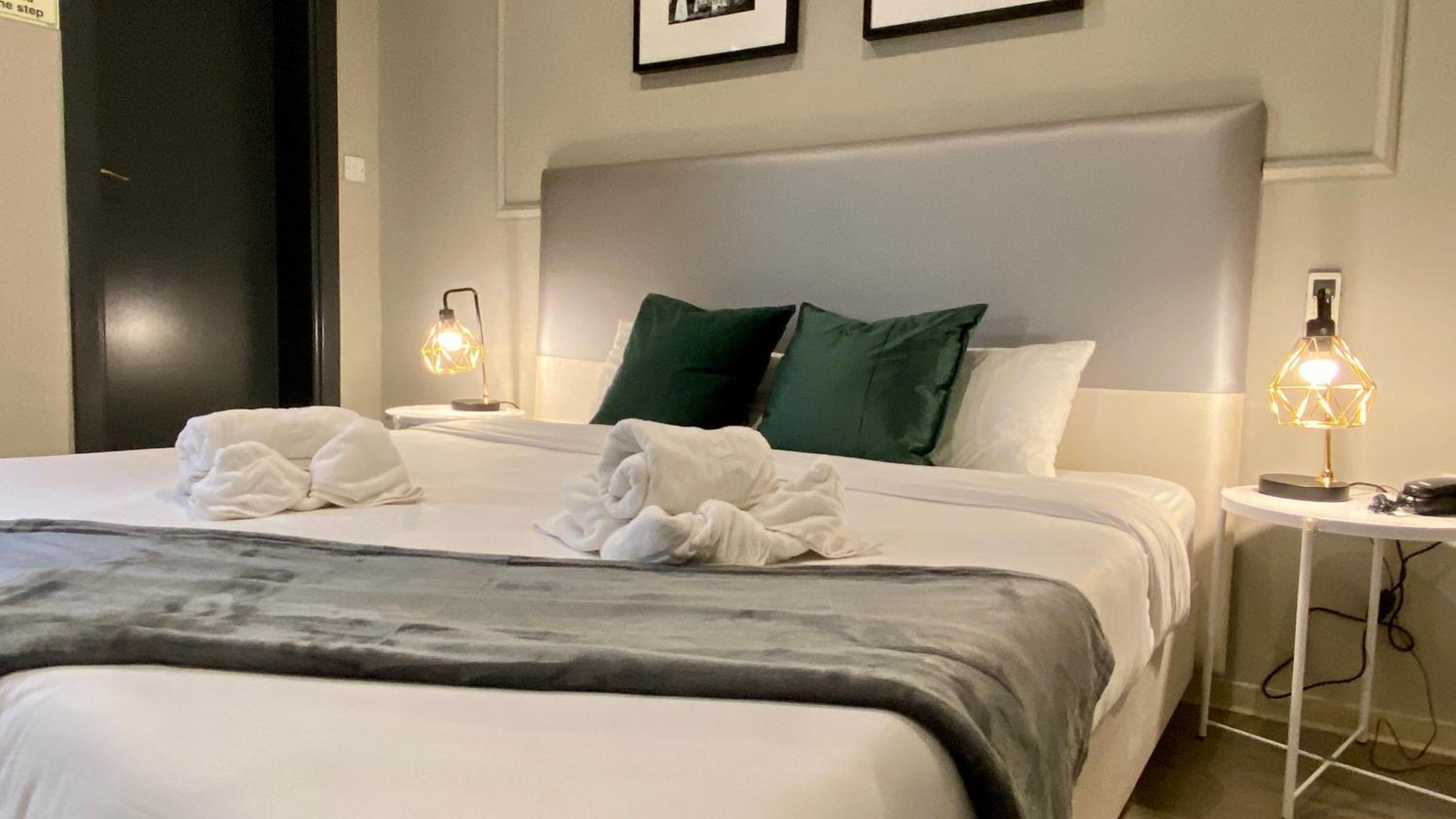 Standard Double or Twin Room - Photo 18