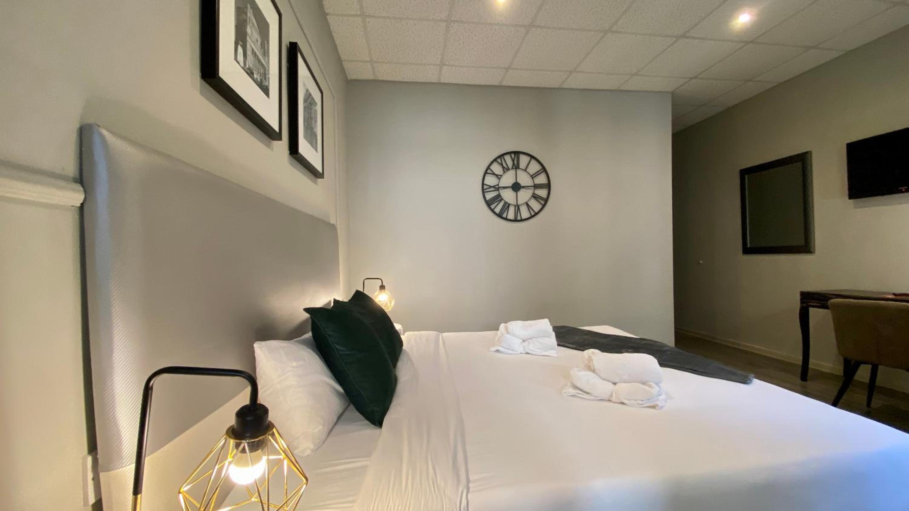 Standard Double or Twin Room - Photo 15