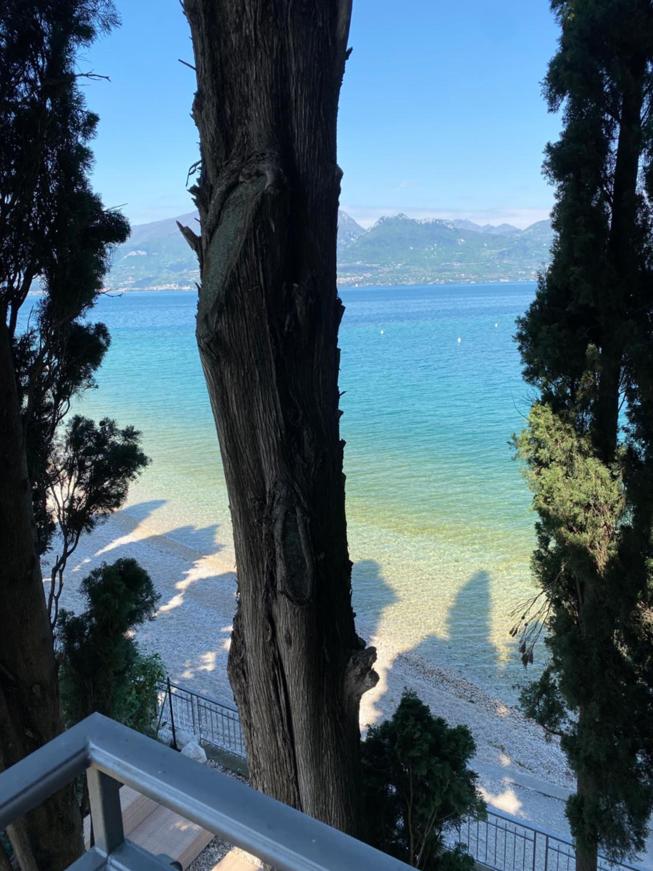 Double Room with Balcony and Lake View - Photo 3