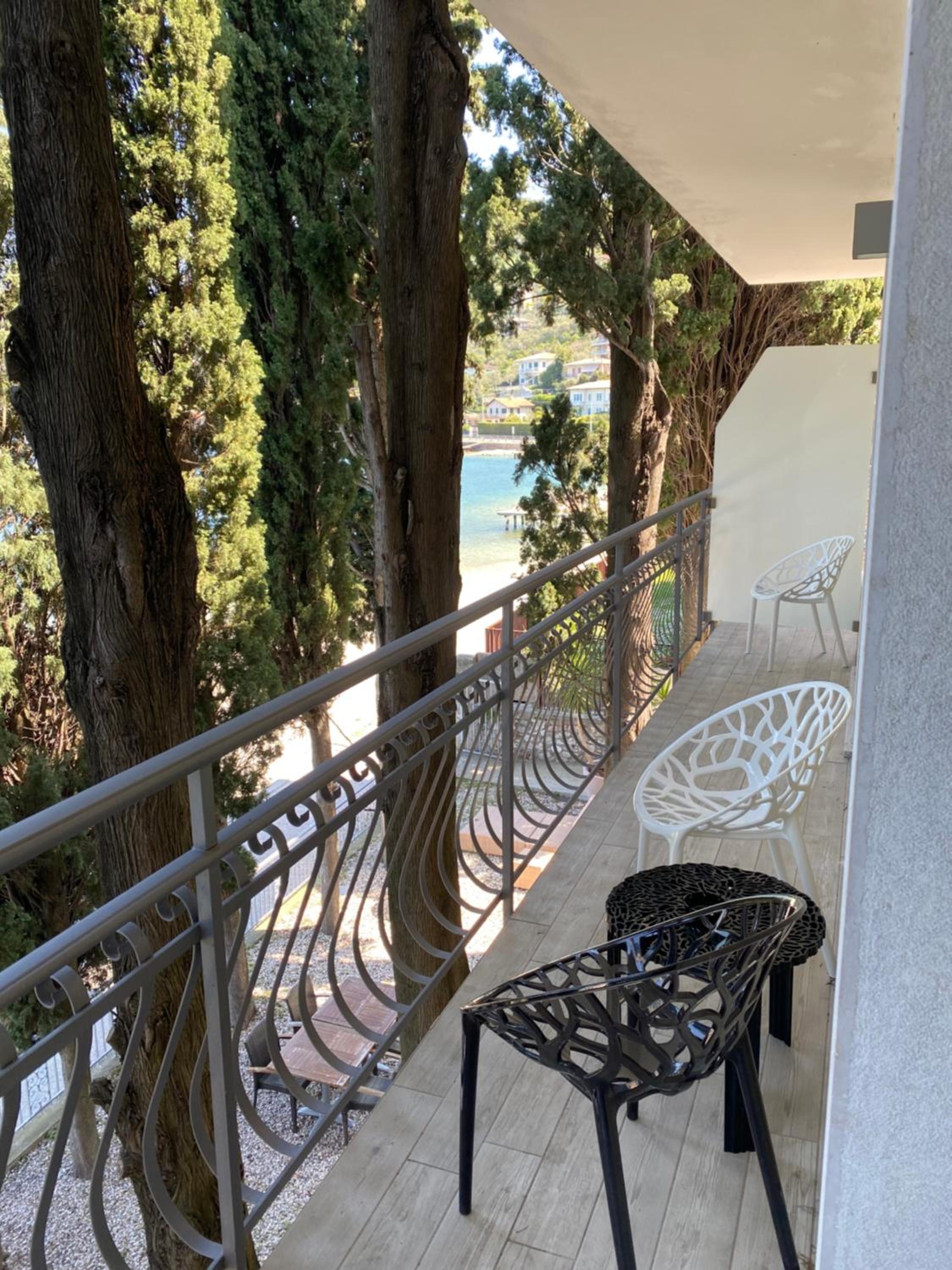 Double Room with Balcony and Lake View - Photo 18