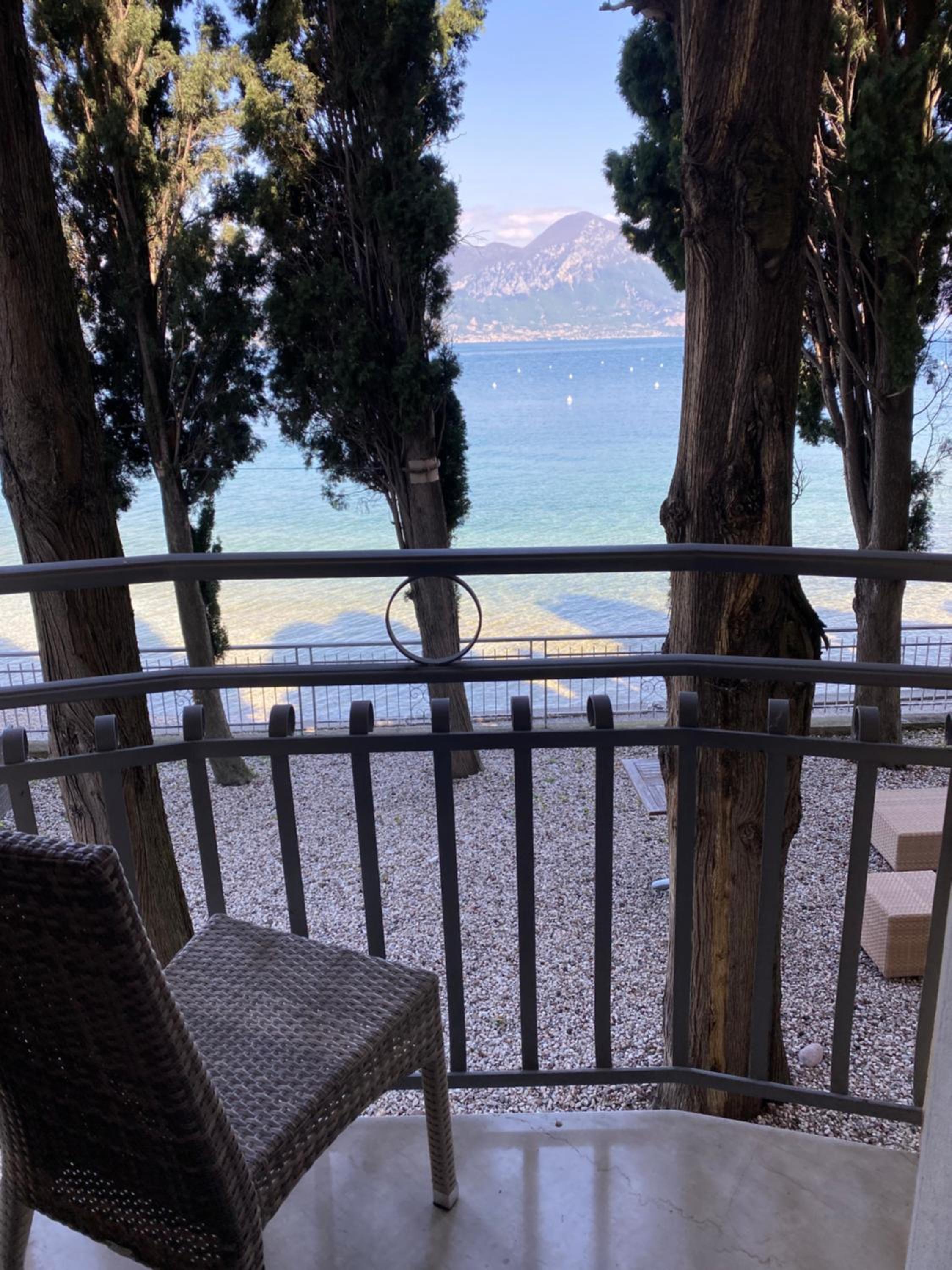 Double Room with Balcony and Lake View - Photo 20