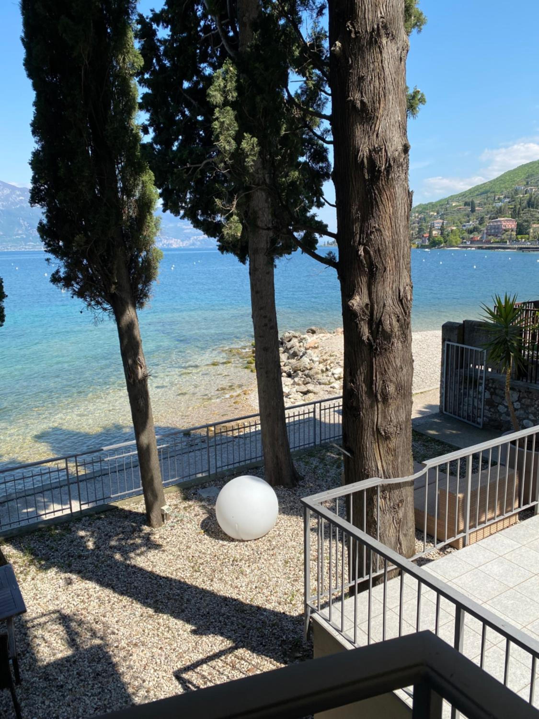 Double Room with Balcony and Lake View - Photo 21