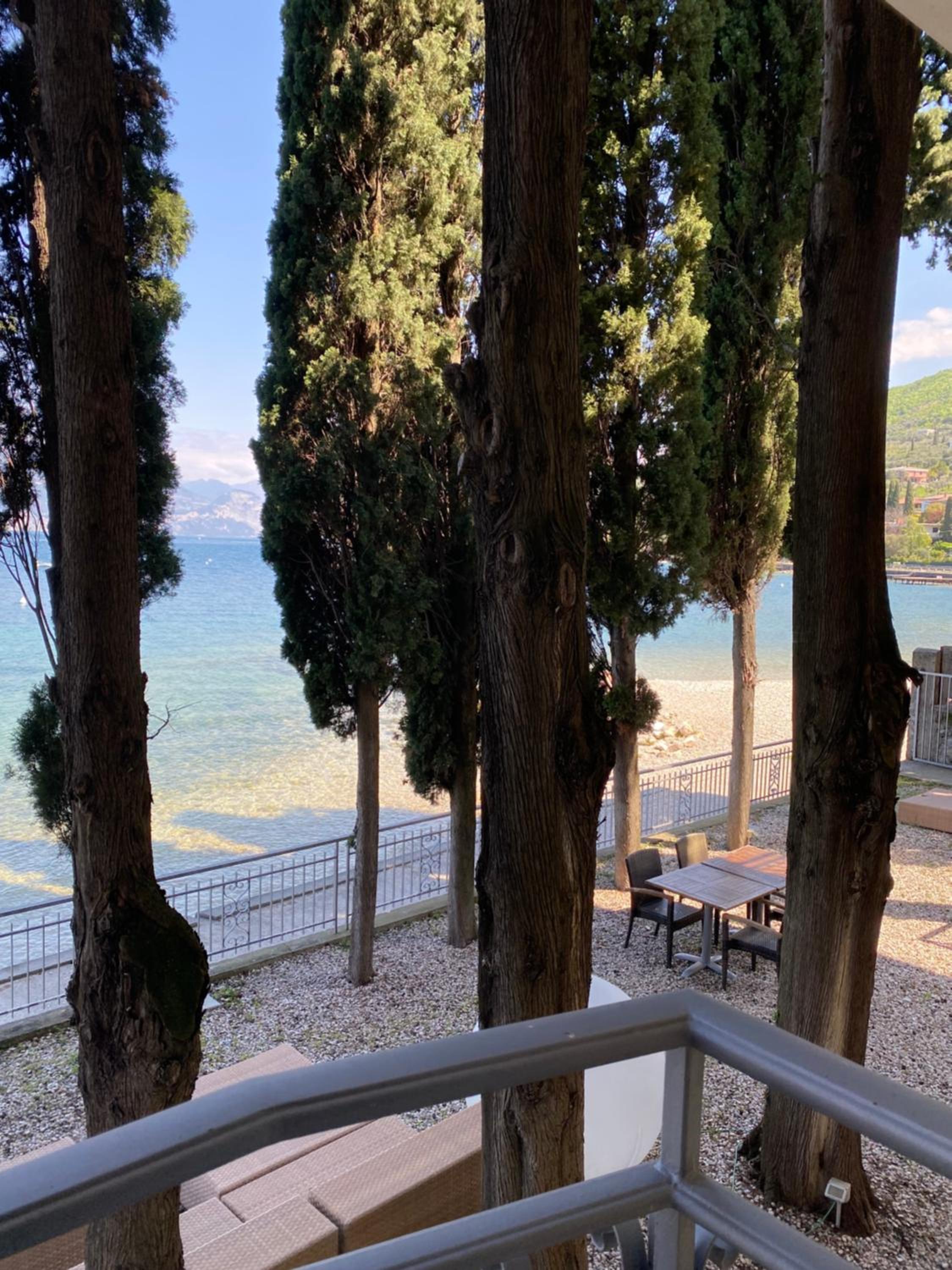 Double Room with Balcony and Lake View - Photo 7