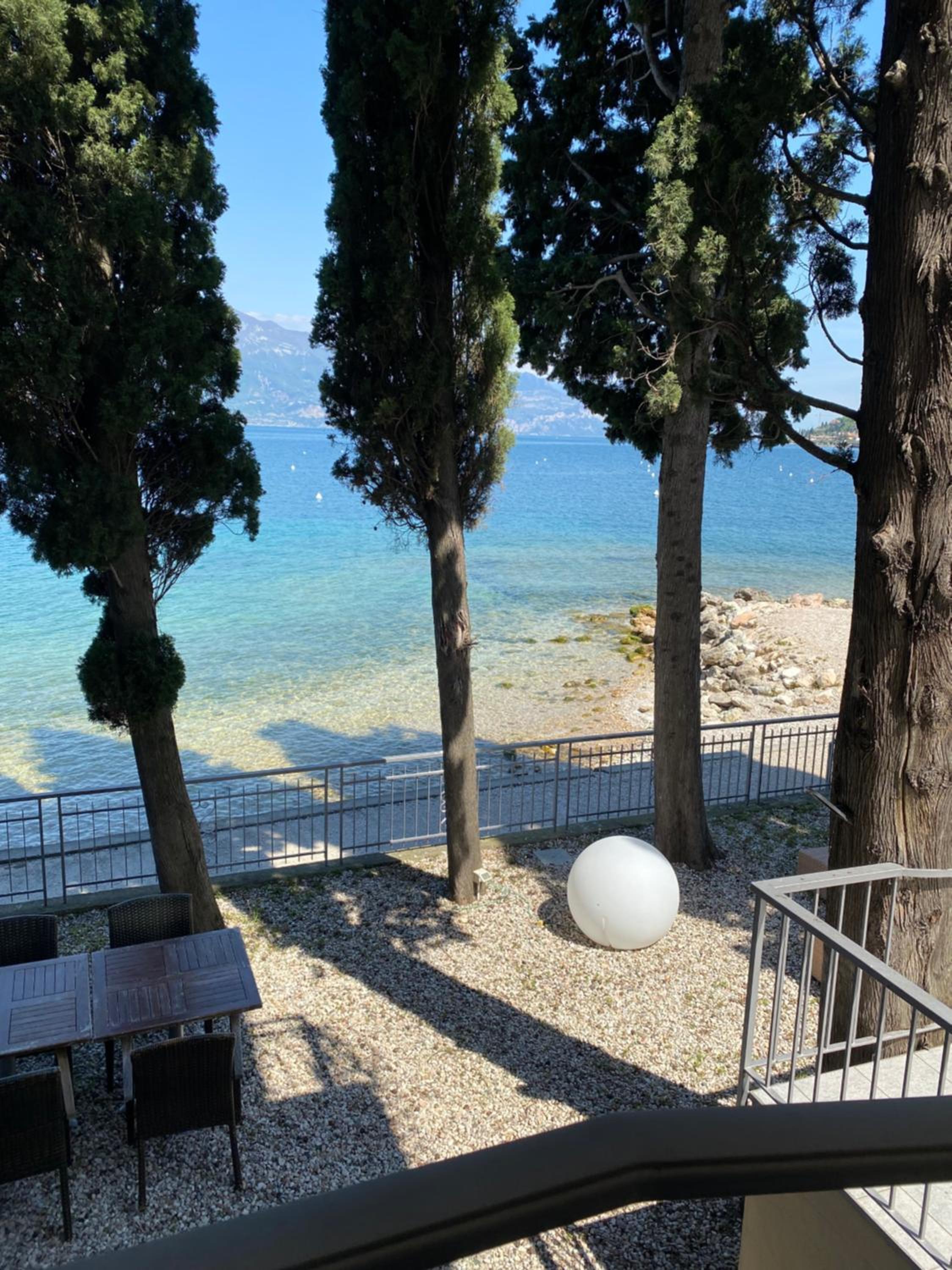 Double Room with Balcony and Lake View - Photo 22