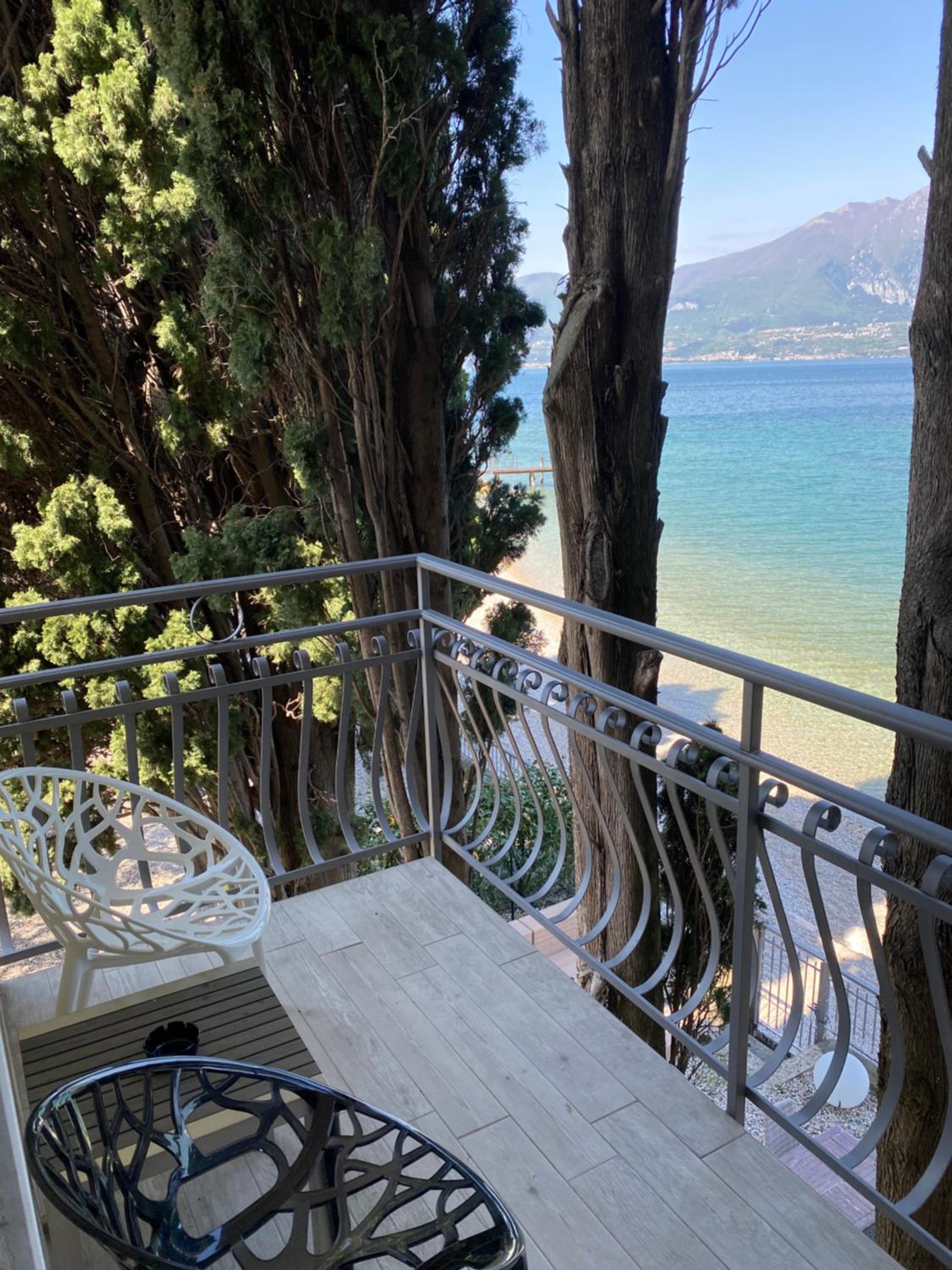 Double Room with Balcony and Lake View - Photo 8