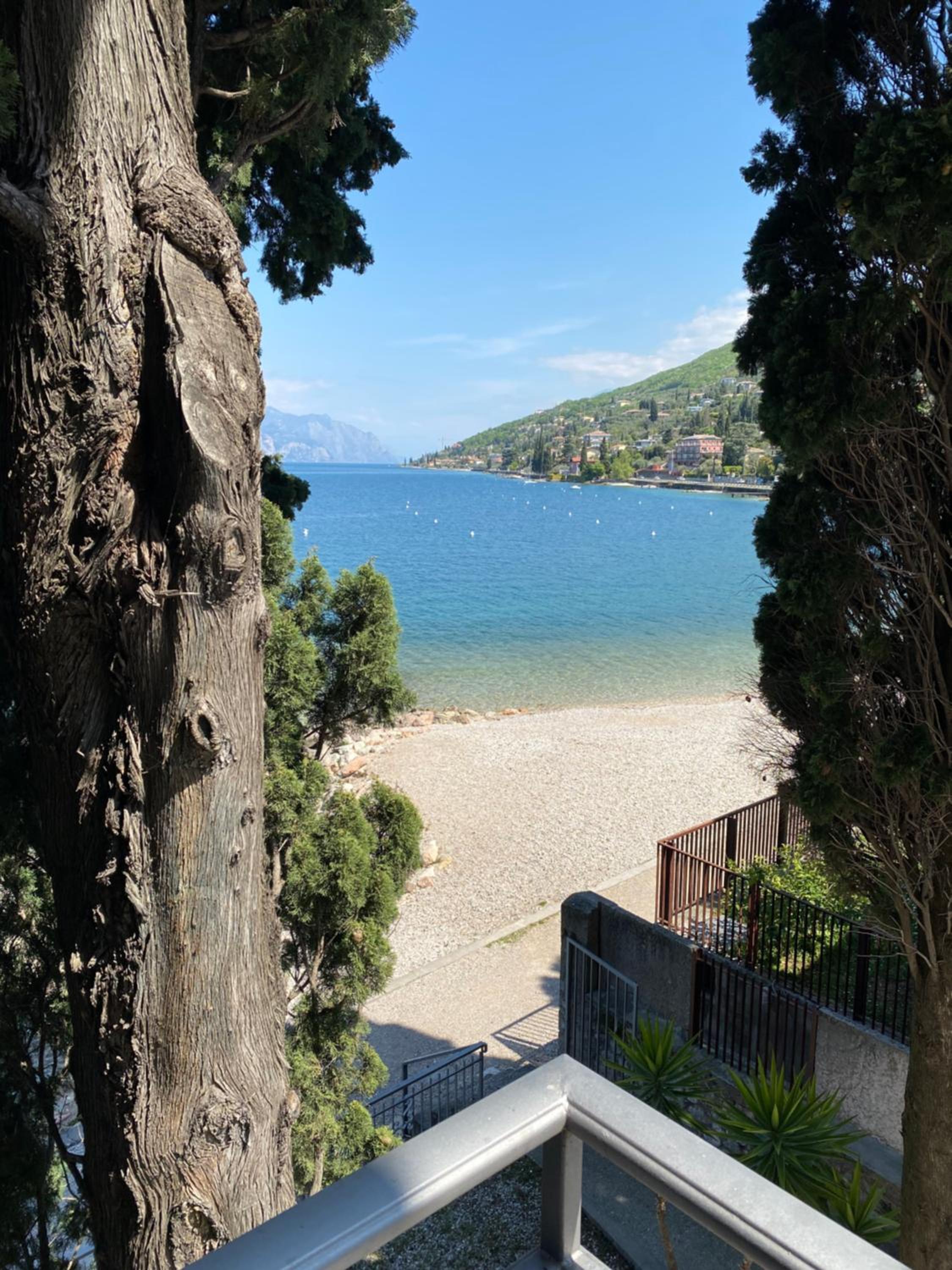 Double Room with Balcony and Lake View - Photo 23