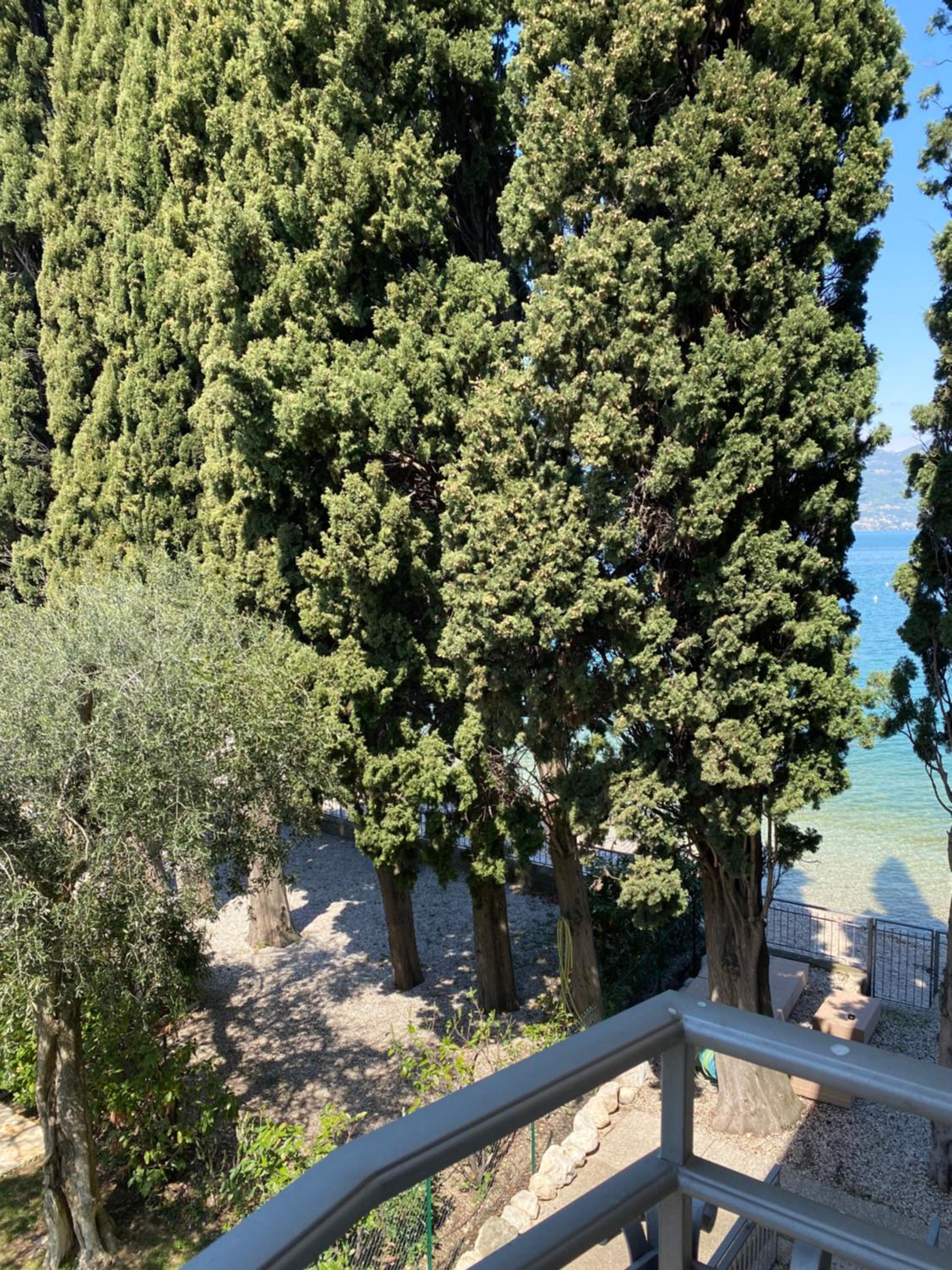 Double Room with Balcony and Lake View - Photo 12