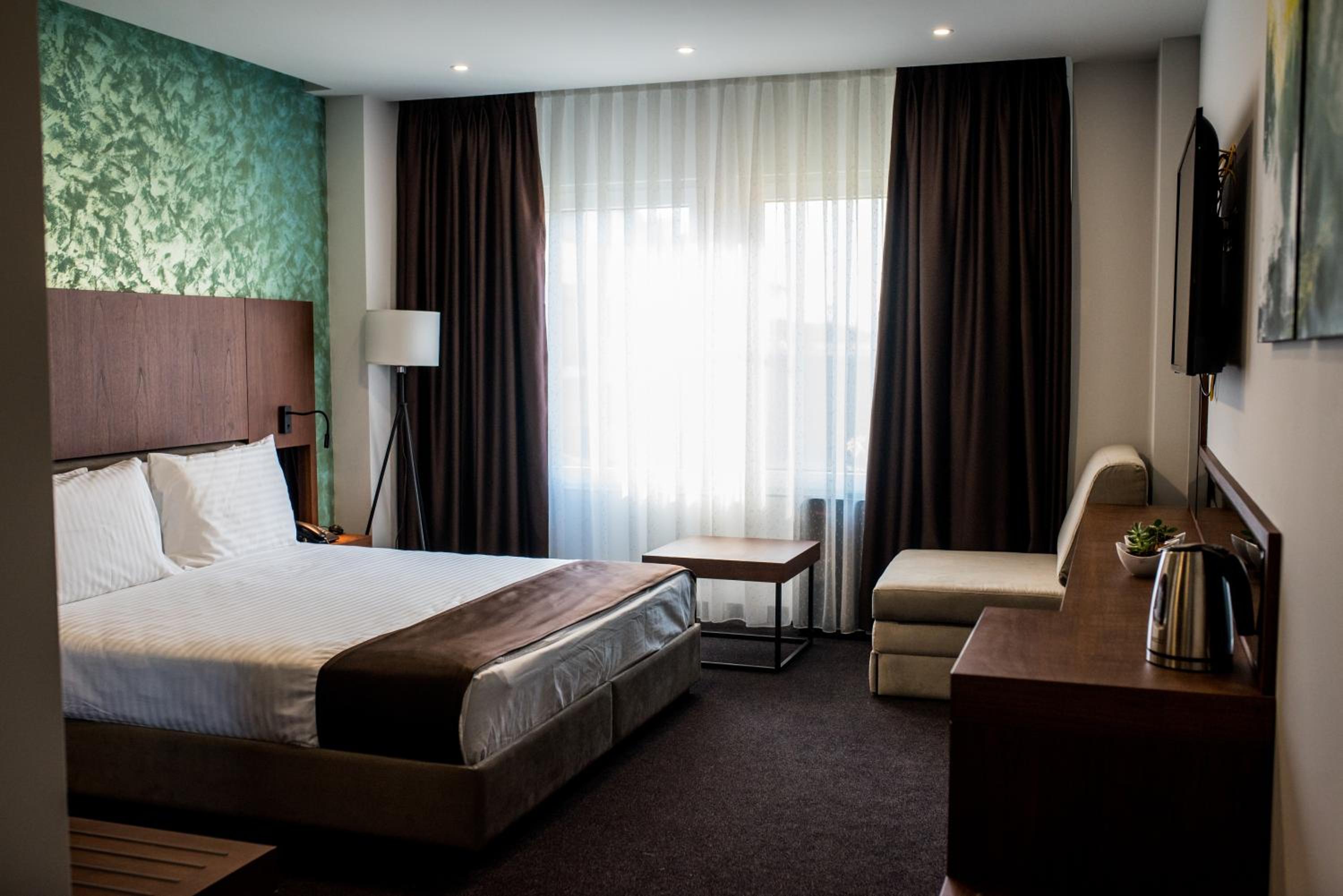 Superior Double or Twin Room - Photo 15