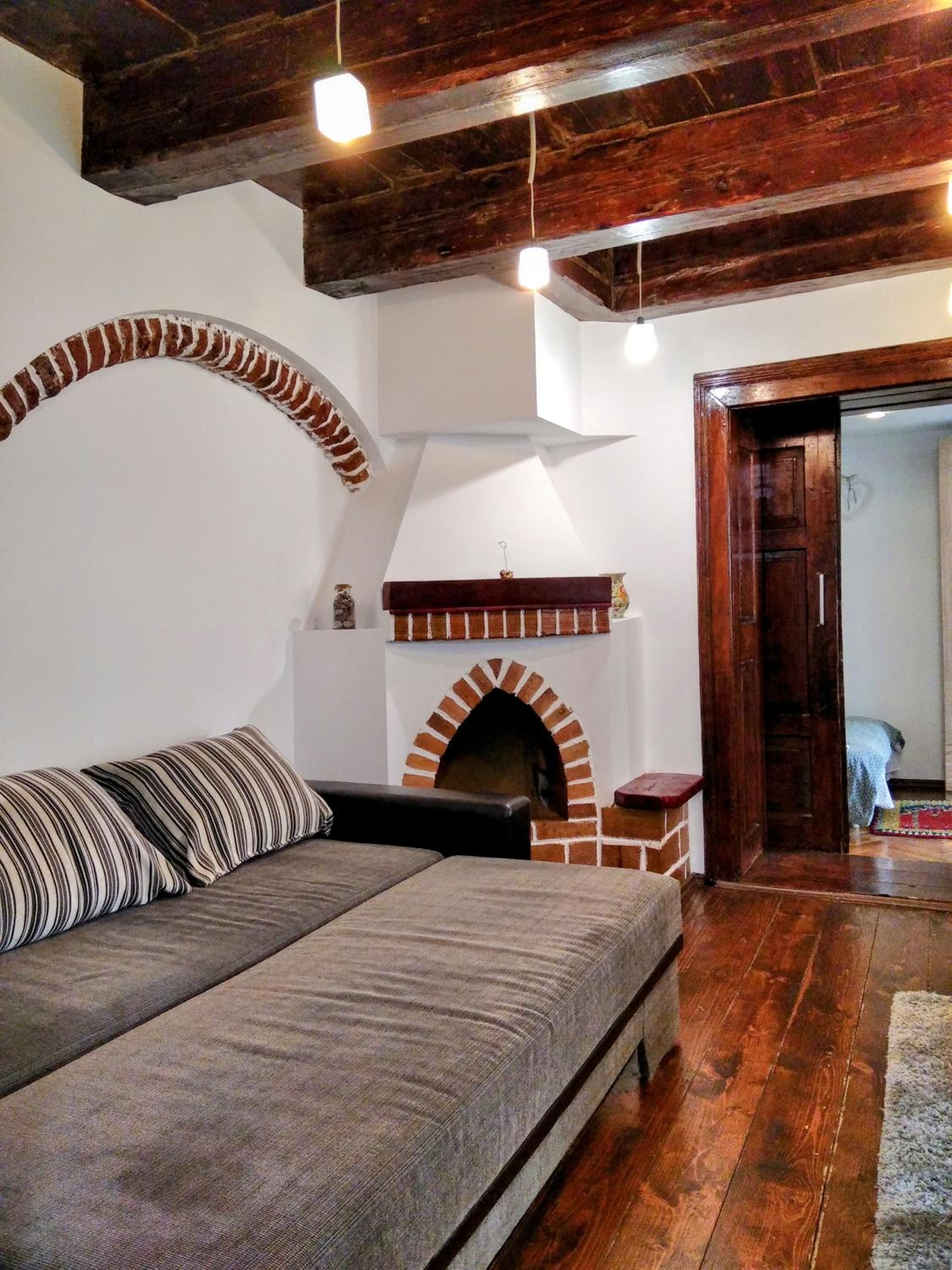 One-Bedroom Apartment - Photo 5