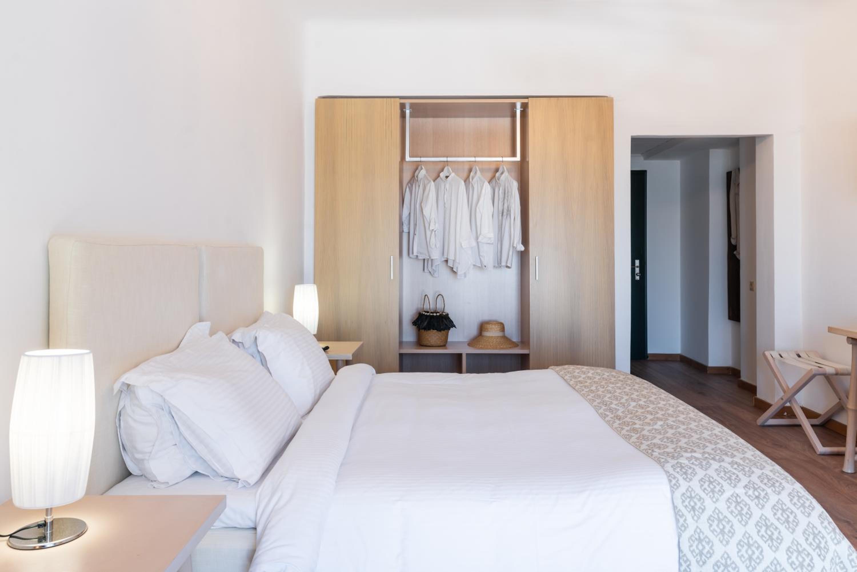 Superior Triple Room with Sea View - Photo 3